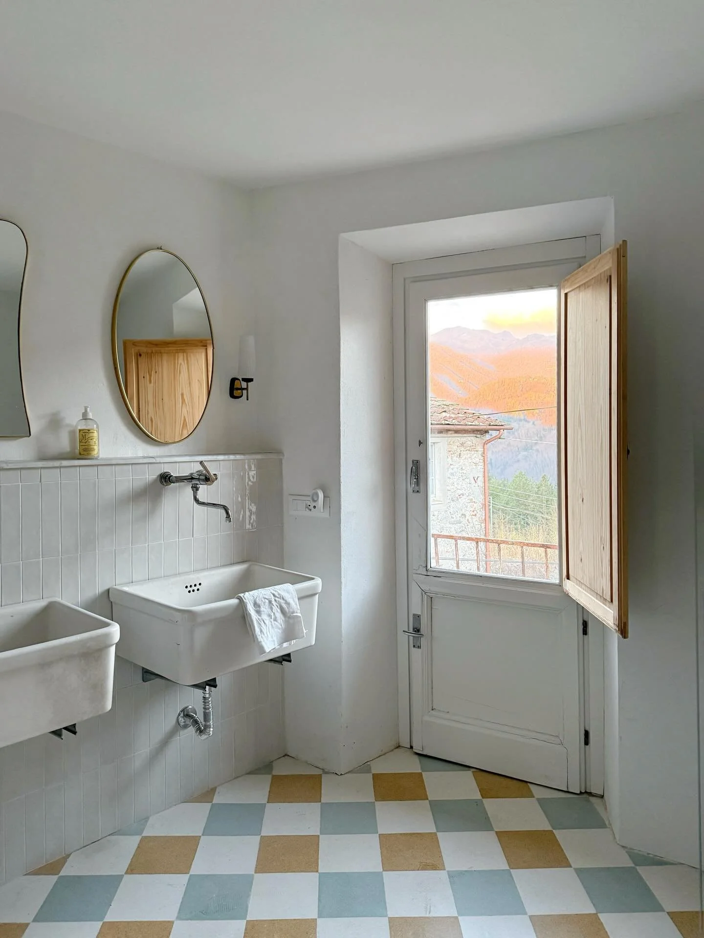 I absolutely love how the light hits the hills across the valley in the morning. It always makes me think of the chorus from the Grateful Dead song Fire on the Mountain. Although it&rsquo;s much more mountainous here than at home, it&rsquo;s not diss