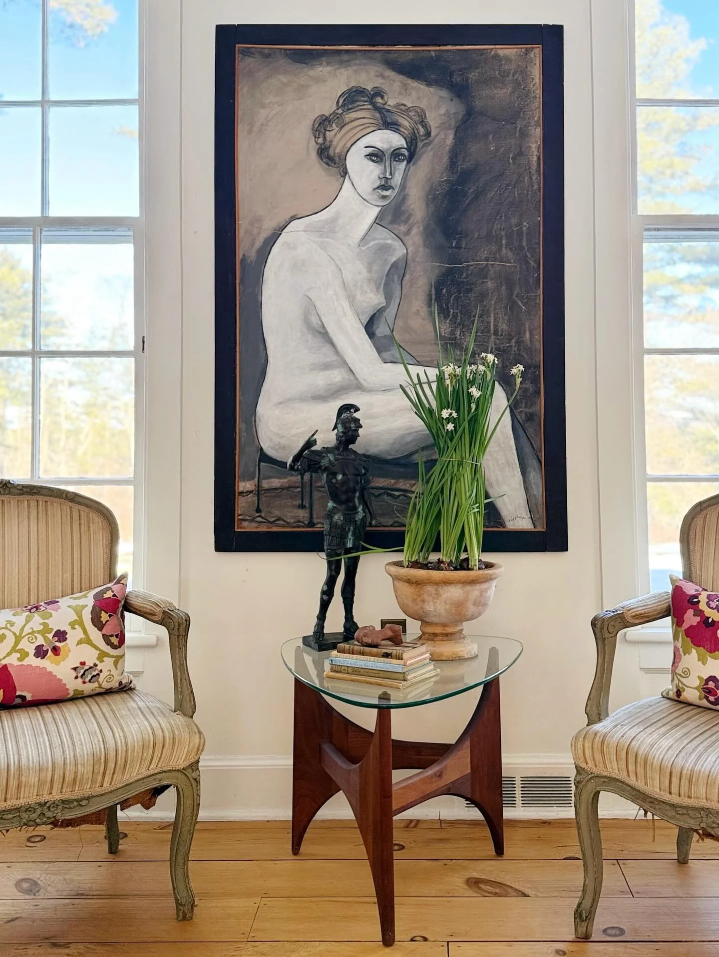 Sadly only one of my pots of paper whites was still standing tall upon our return. All of the others had keeled over and the blossoms had seen better days. I guess the silver lining is that those pots are now free to fill with more spring flowers!🌹 