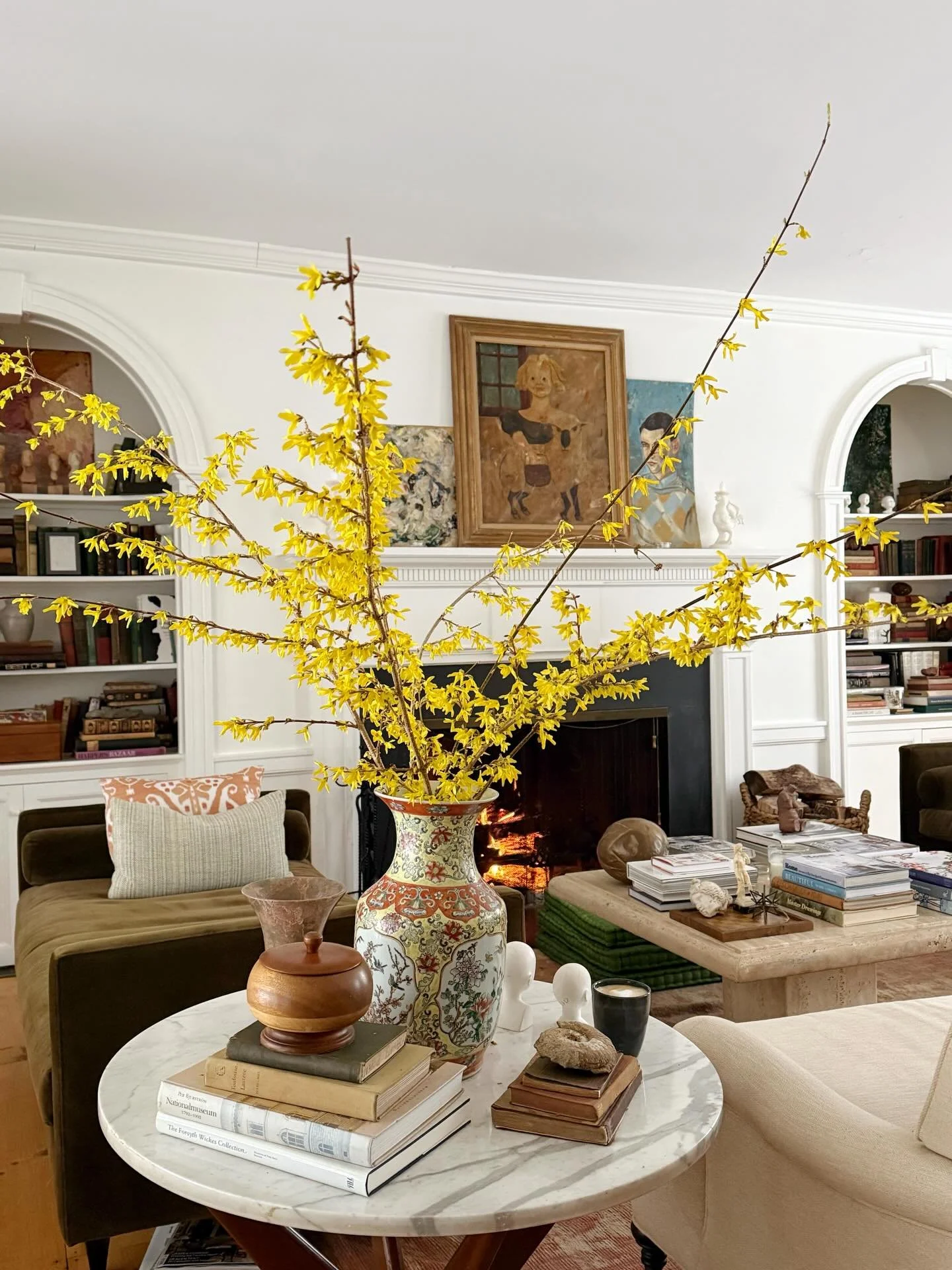 Woke up this morning to the cock-a-doodle-dos of Sly. Not through my open window (there was no way I was leaving it open last night!), but from down in the bar area where he is currently in chicken hospital. Poor Sly seems to have gauged his foot and