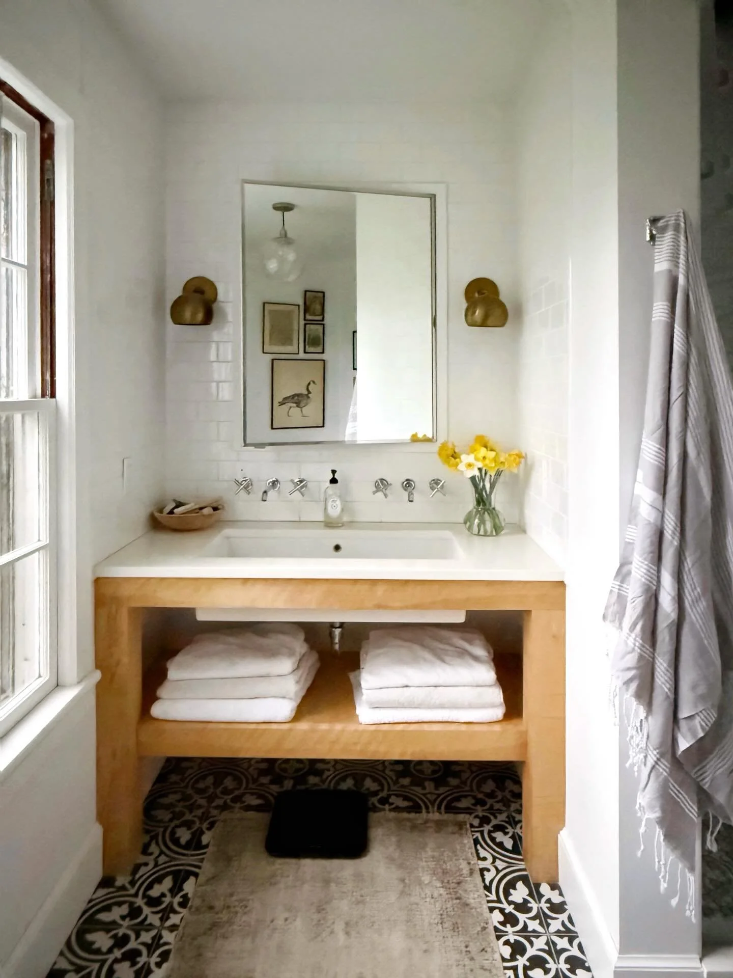 My little dose of sunshine on a rainy Sunday 💛. Seems like our spell of gorgeous weather has sadly come to an end for a bit. I&rsquo;m glad I was able to cut some of these yesterday, before they completely disappear. Hopefully, they will keep me goi