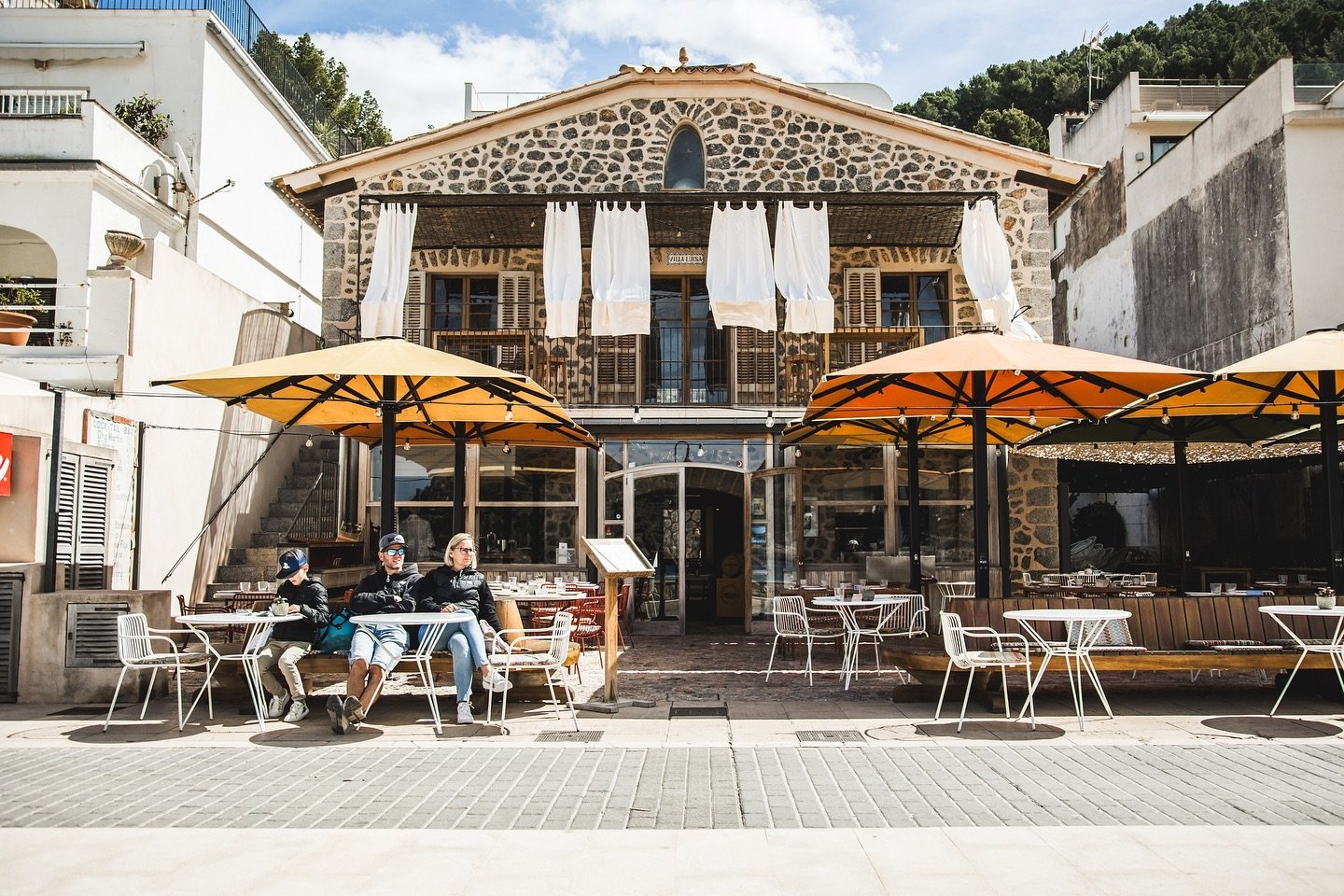 .
.
Una de las casas m&aacute;s antiguas del #portdesoller rehabilitada de la forma m&aacute;s natural para que puedas disfrurar de la mejor gastronom&iacute;a local en una ubicaci&oacute;n &uacute;nica.

Te esperamos de martes a domingo para cuidart
