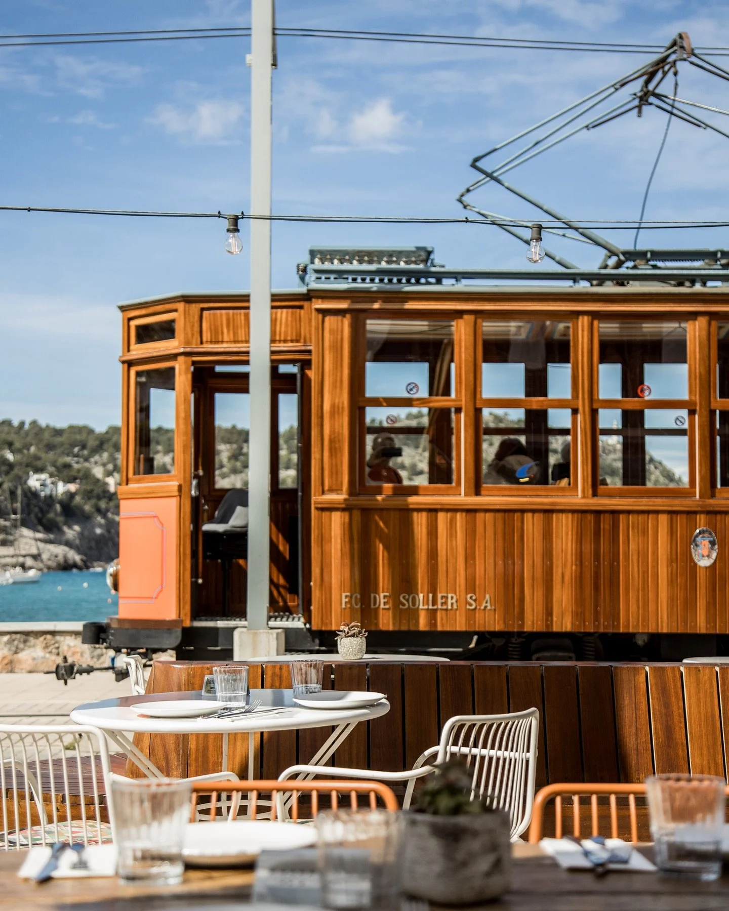 .
.
&iexcl;Que no te pase el tren sin pasar a visitarnos!🚂

De martes a domingo nos encontrar&aacute;s en una de las ubicaciones m&aacute;s &uacute;nicas y especiales de nuestra isla.

Servimos producto de temporada en un espacio c&oacute;modo y con