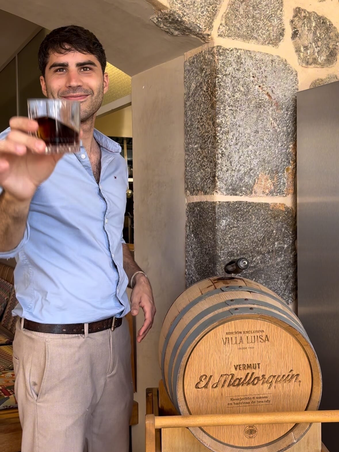 Un vermut con clase, mira como lo servimos 👀✨

 #vermut #elmallorquin #disfrutar #villaluisasoller