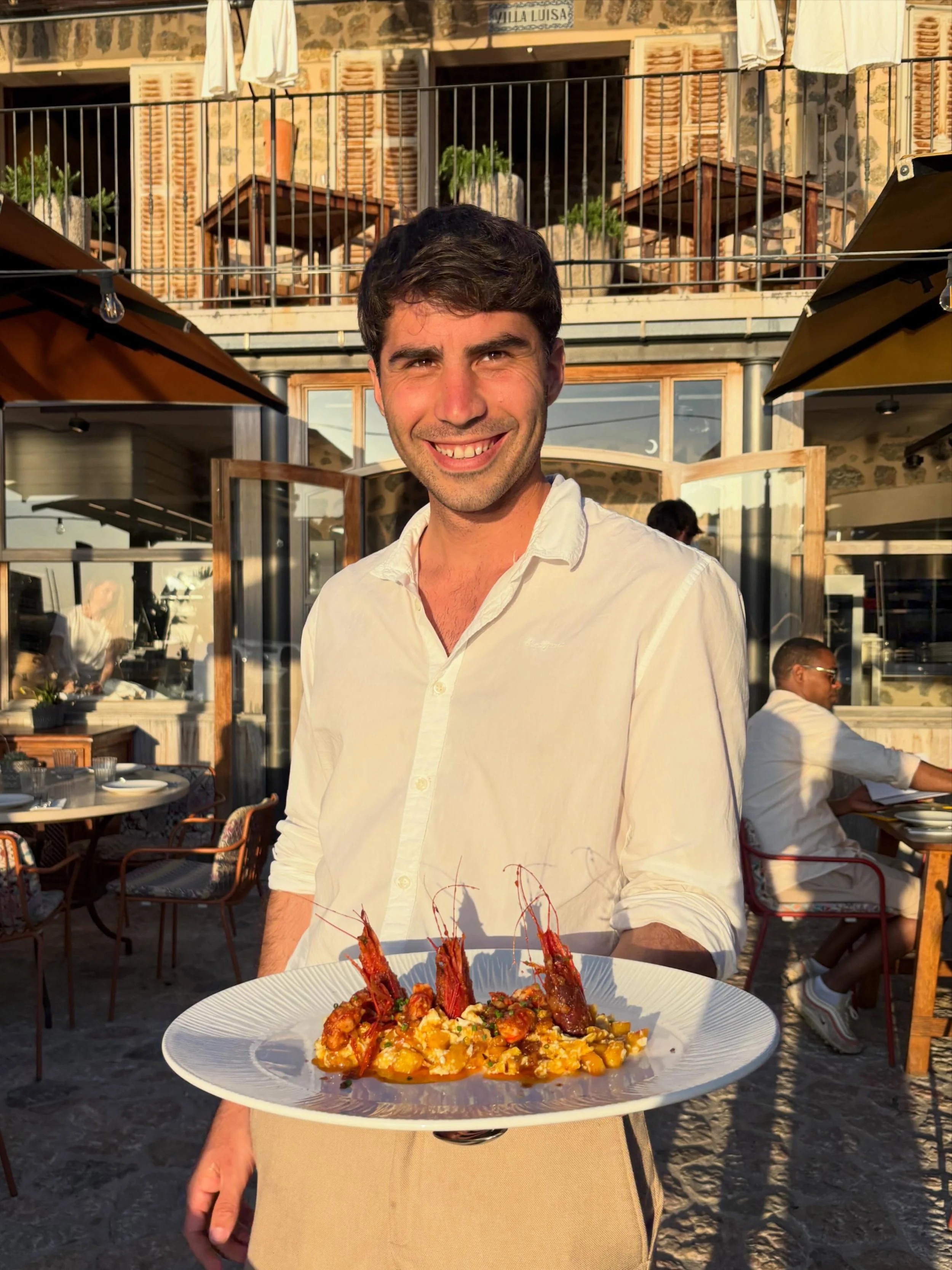 Puro sabor a mar con el toque perfecto: carabineros, huevo y patata. 

#puertodes&oacute;ller #pescadofresco