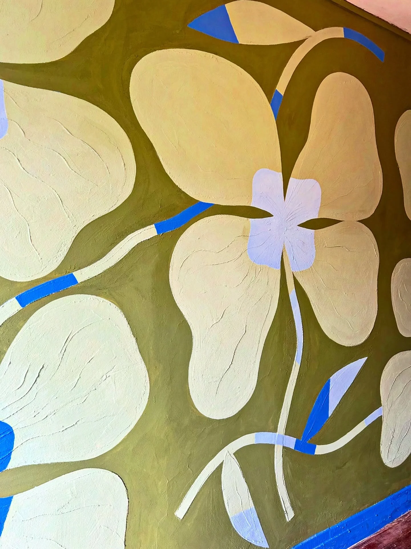 2025 se cl&ocirc;ture ✨
Cette derni&egrave;re fresque vient refermer l&rsquo;ann&eacute;e, comme un porte-bonheur gliss&eacute; dans la poche. 🍀

Chance, amour et douceur pour 2026 et bonne fin d&rsquo;ann&eacute;e &agrave; tous(tes). 🤍