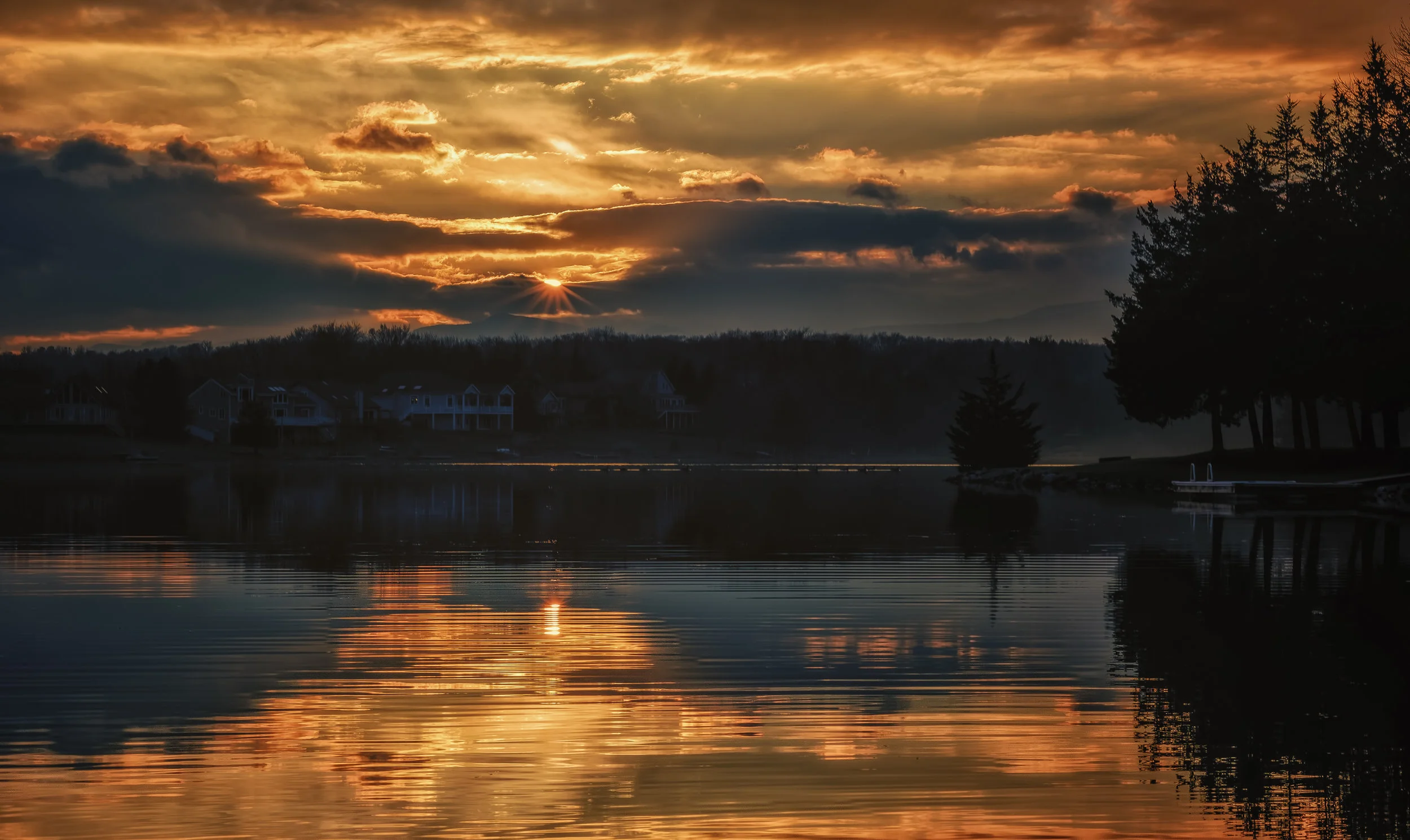 Golden Sunset - Fujifilm X-T3, 1/600 @ f/11, ISO200, 56mm.