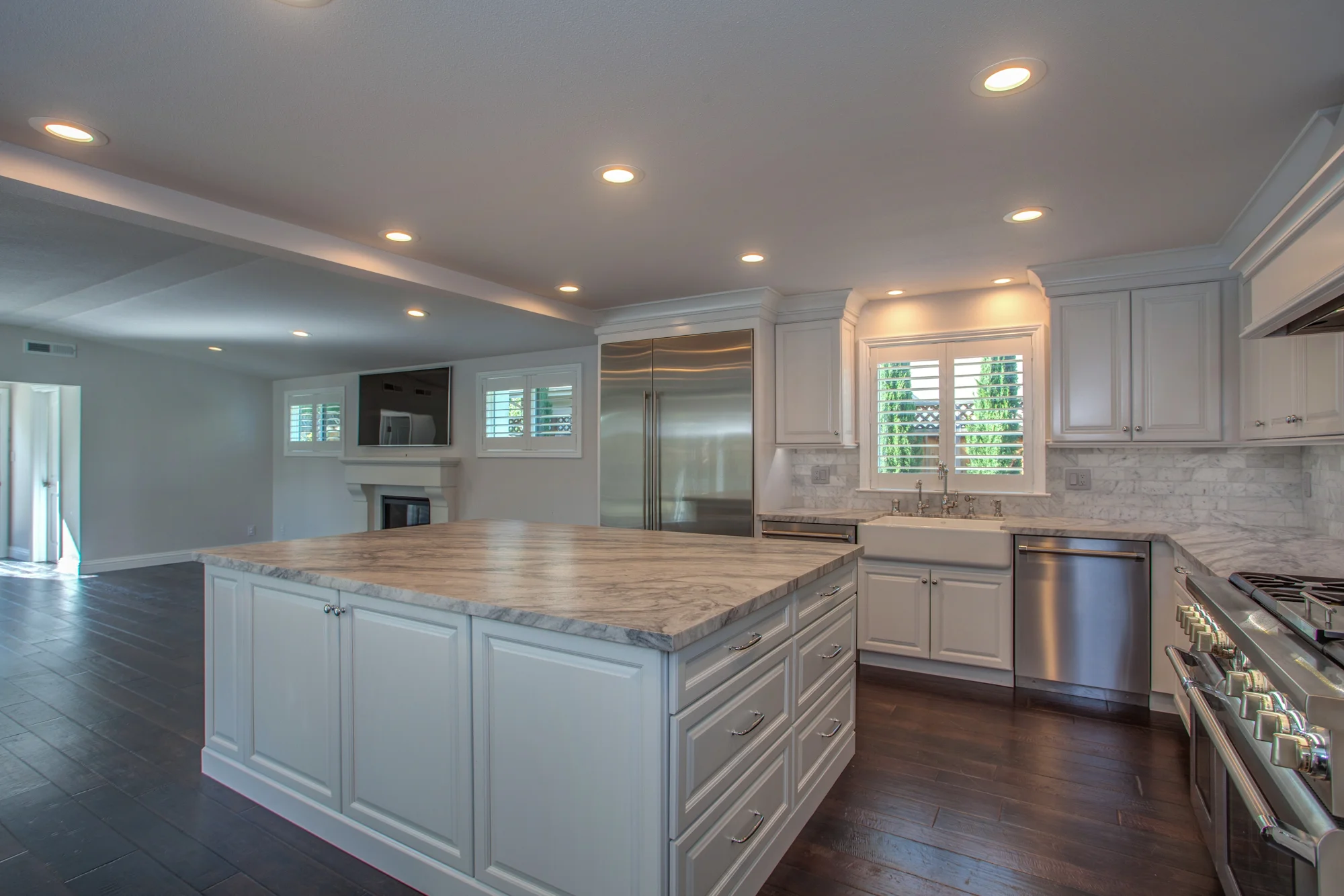 14 Kitchen.jpg