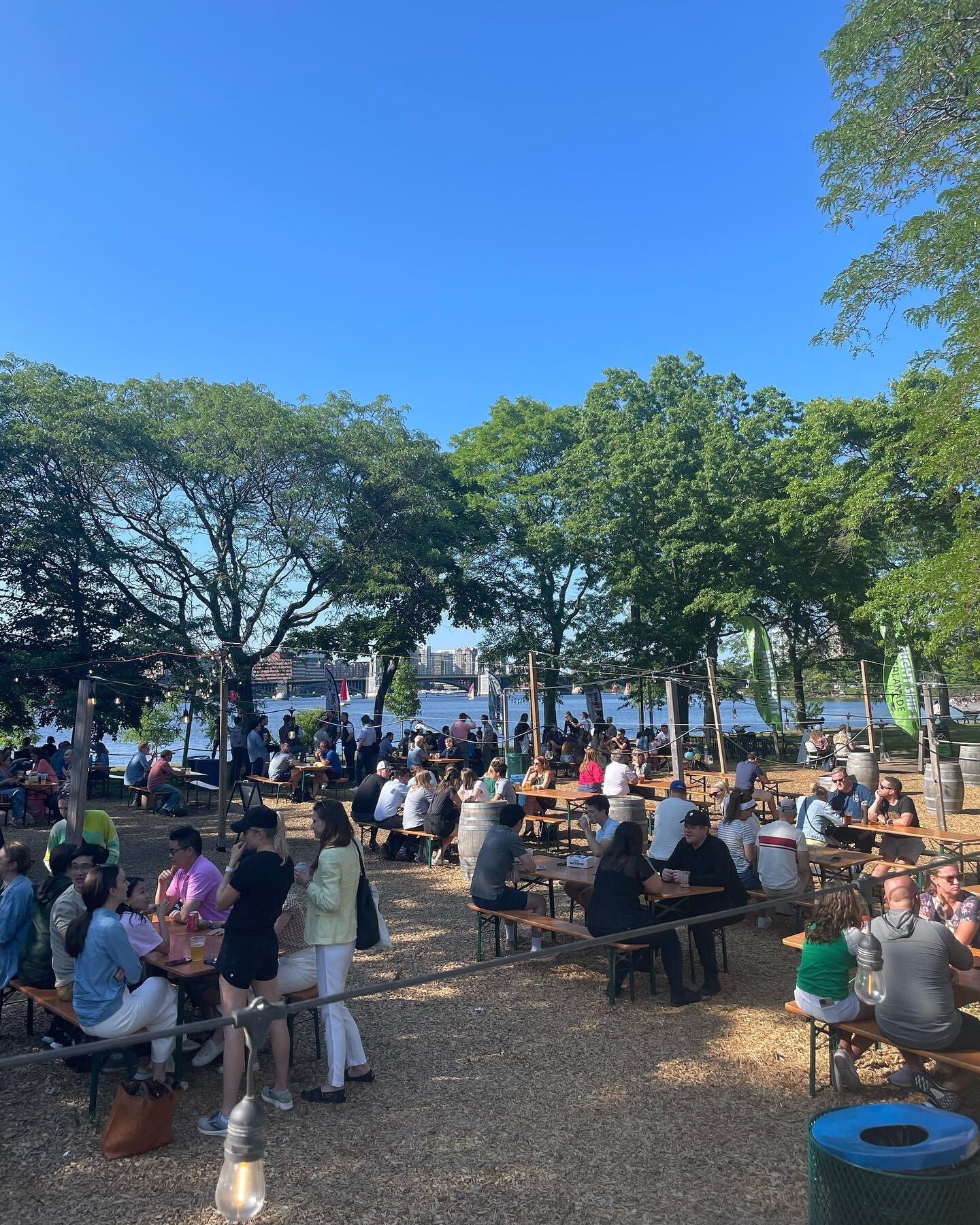 A great day in the sunshine yesterday at @nightshiftbeergardens in Boston. Come say hi and grab a tasty sandwich to eat on site, or some of our homemade retail hummus, falafel, and tahini that can be enjoyed at home! #eatjustus #hummus #falafel #bost