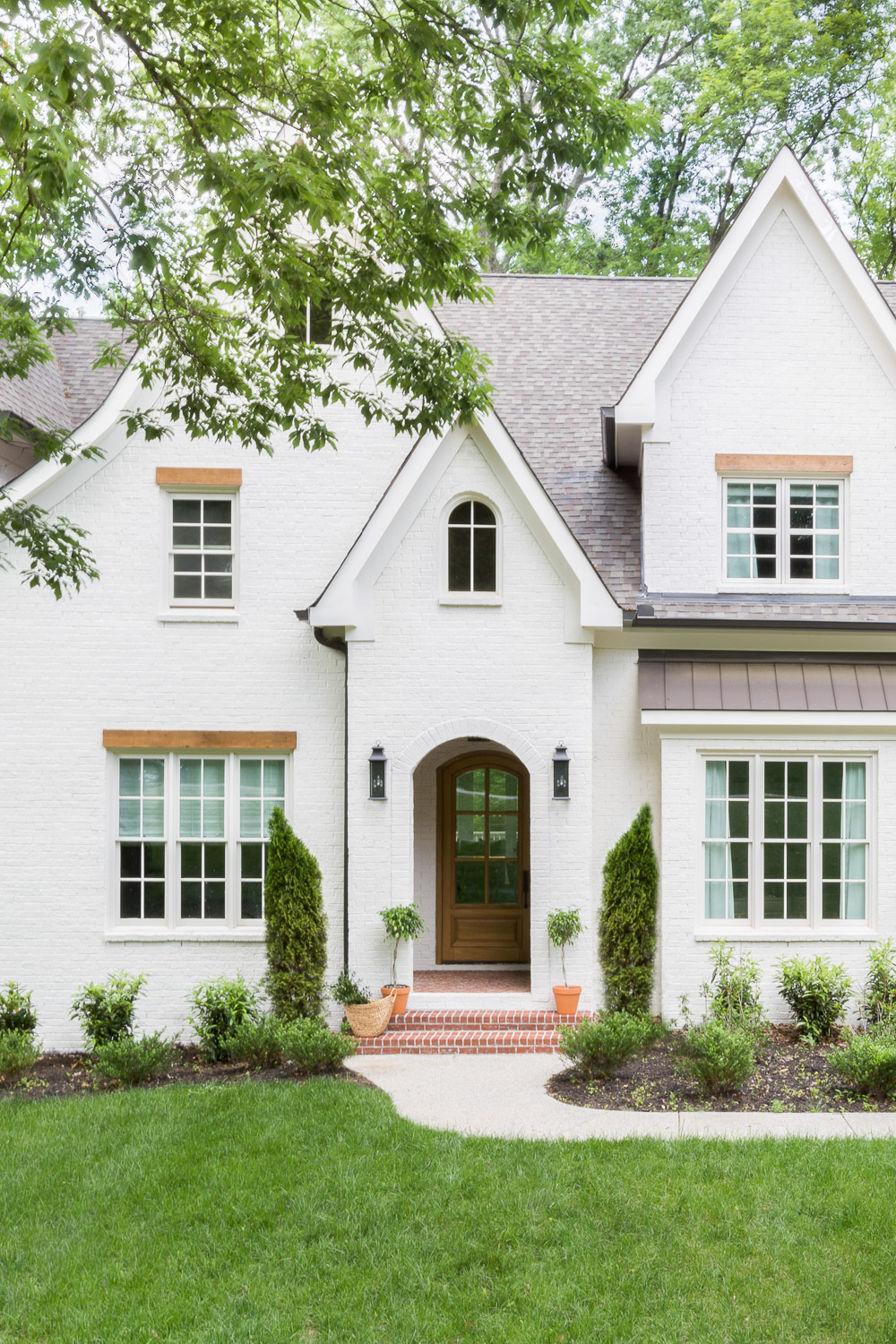 15 Best White Paint Colors For Brick Exteriors