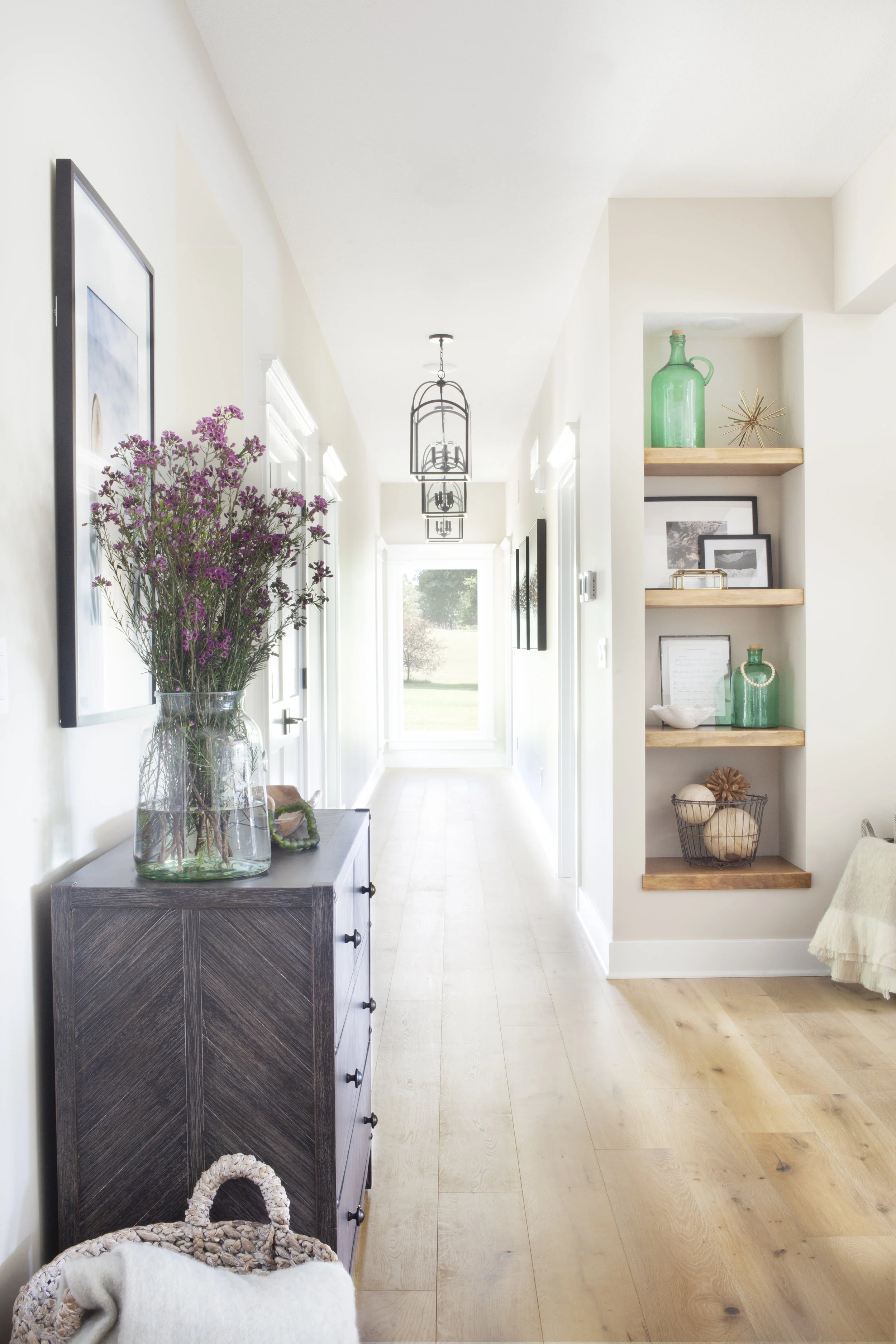 We loved seeing the transformation of our #SNLakeview project over time, especially how this entryway went from dark to beautifully light and airy. If you missed Part I of the full reveal, check out our latest blog post. 📷: @humans.spaces