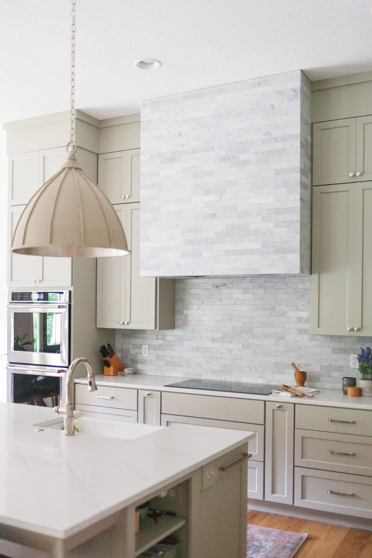 Hinkson-House-Home-Reveal-Scout-And-Nimble-Transistional-Kitchen-Low-Res_00.jpg
