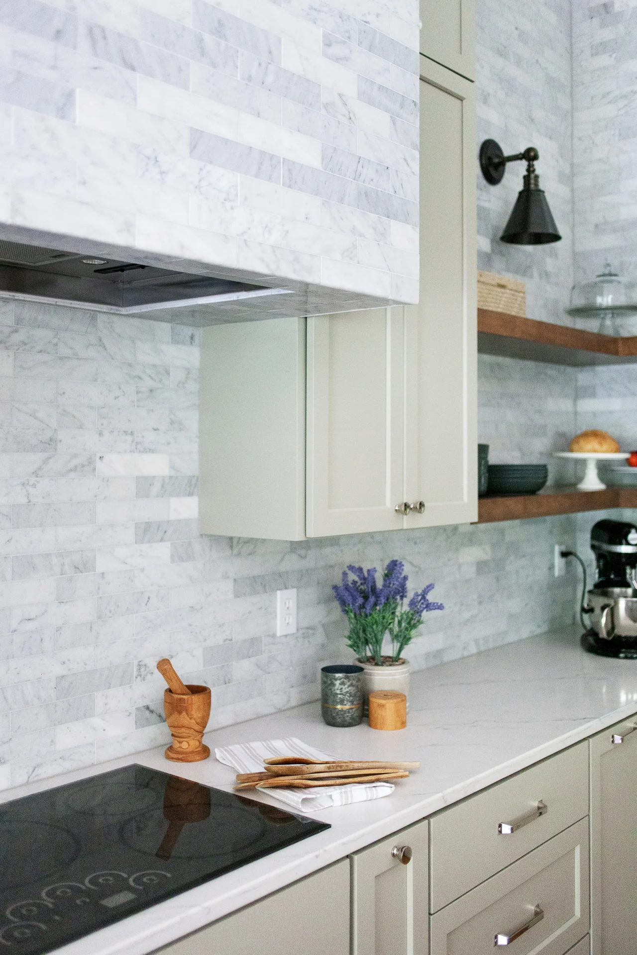 Hinkson-House-Home-Reveal-Scout-And-Nimble-Transistional-Kitchen-Low-Res_08.jpg