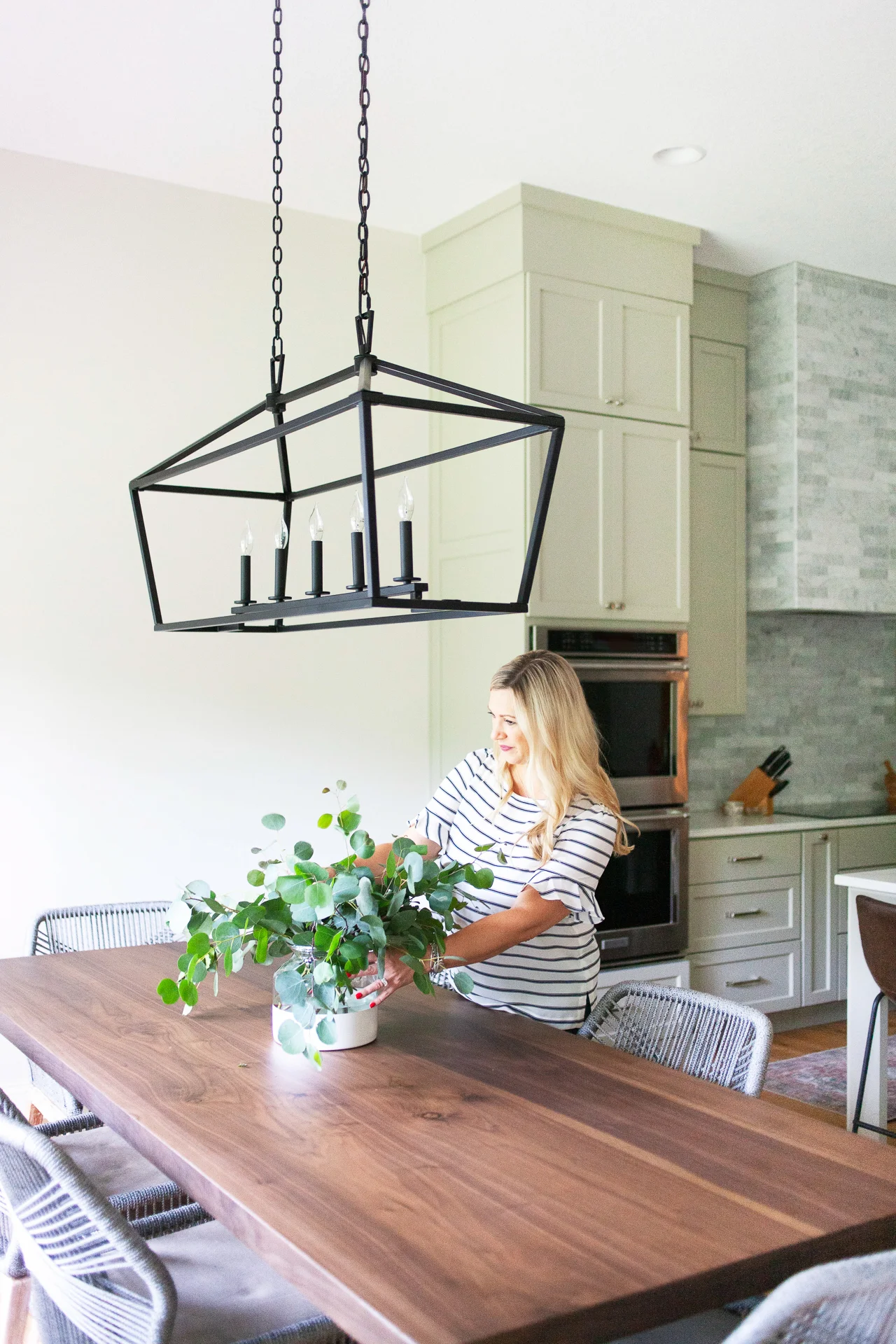 Hinkson-House-Home-Reveal-Scout-And-Nimble-Transistional-Kitchen-Low-Res_12.jpg