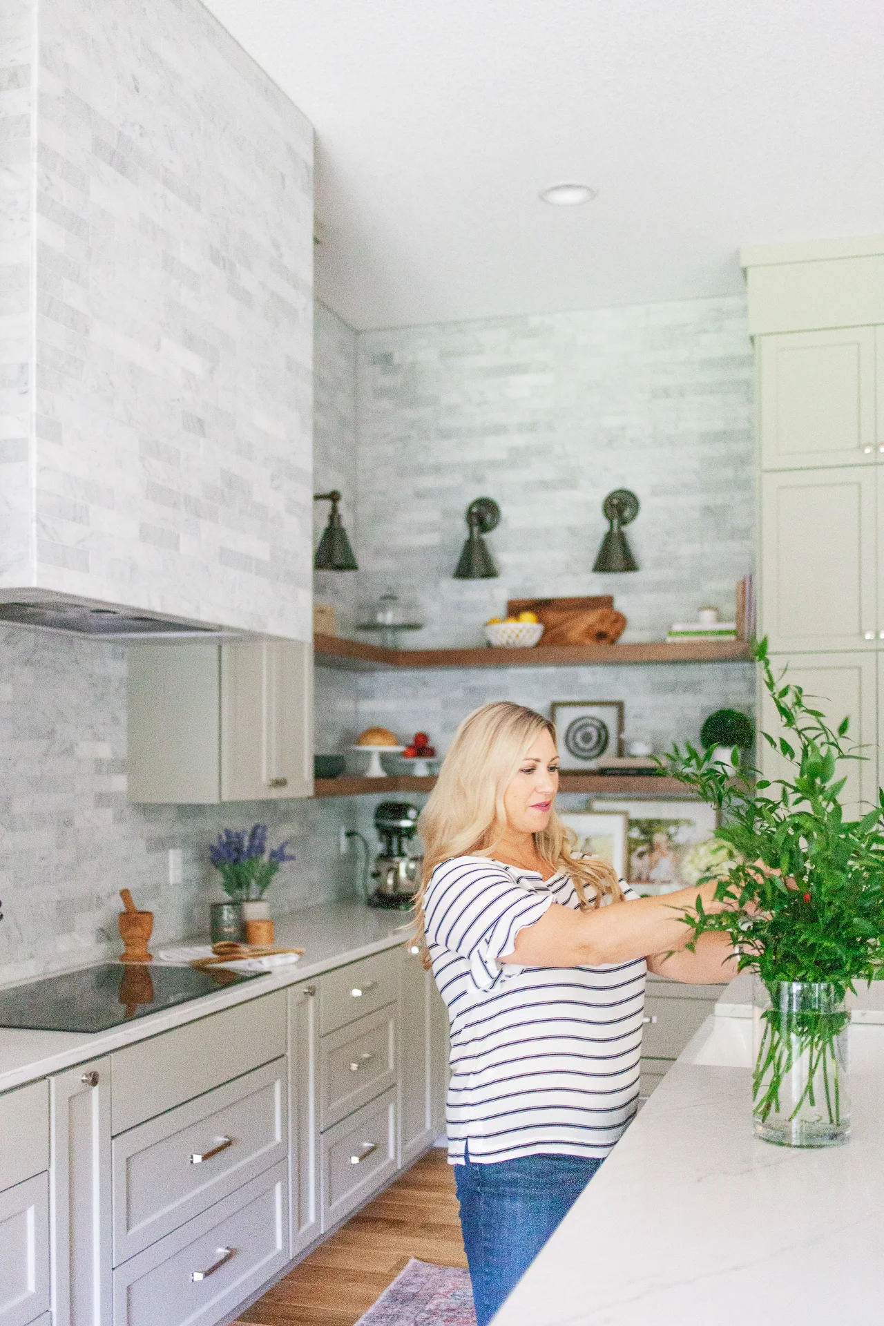 Hinkson-House-Home-Reveal-Scout-And-Nimble-Transistional-Kitchen-Low-Res_19.jpg