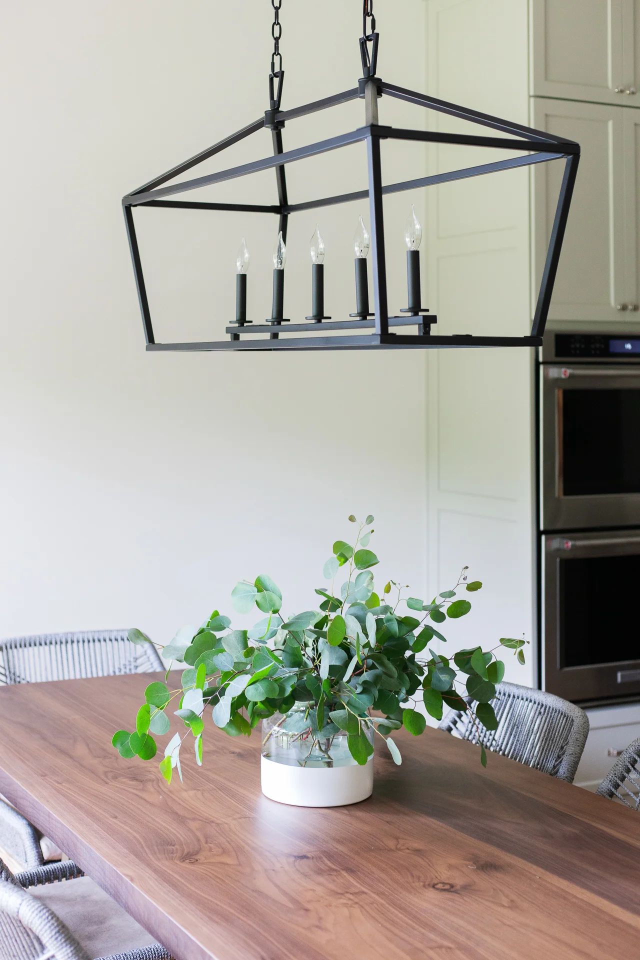 Hinkson-House-Home-Reveal-Scout-And-Nimble-Transistional-Kitchen-Low-Res_77.jpg