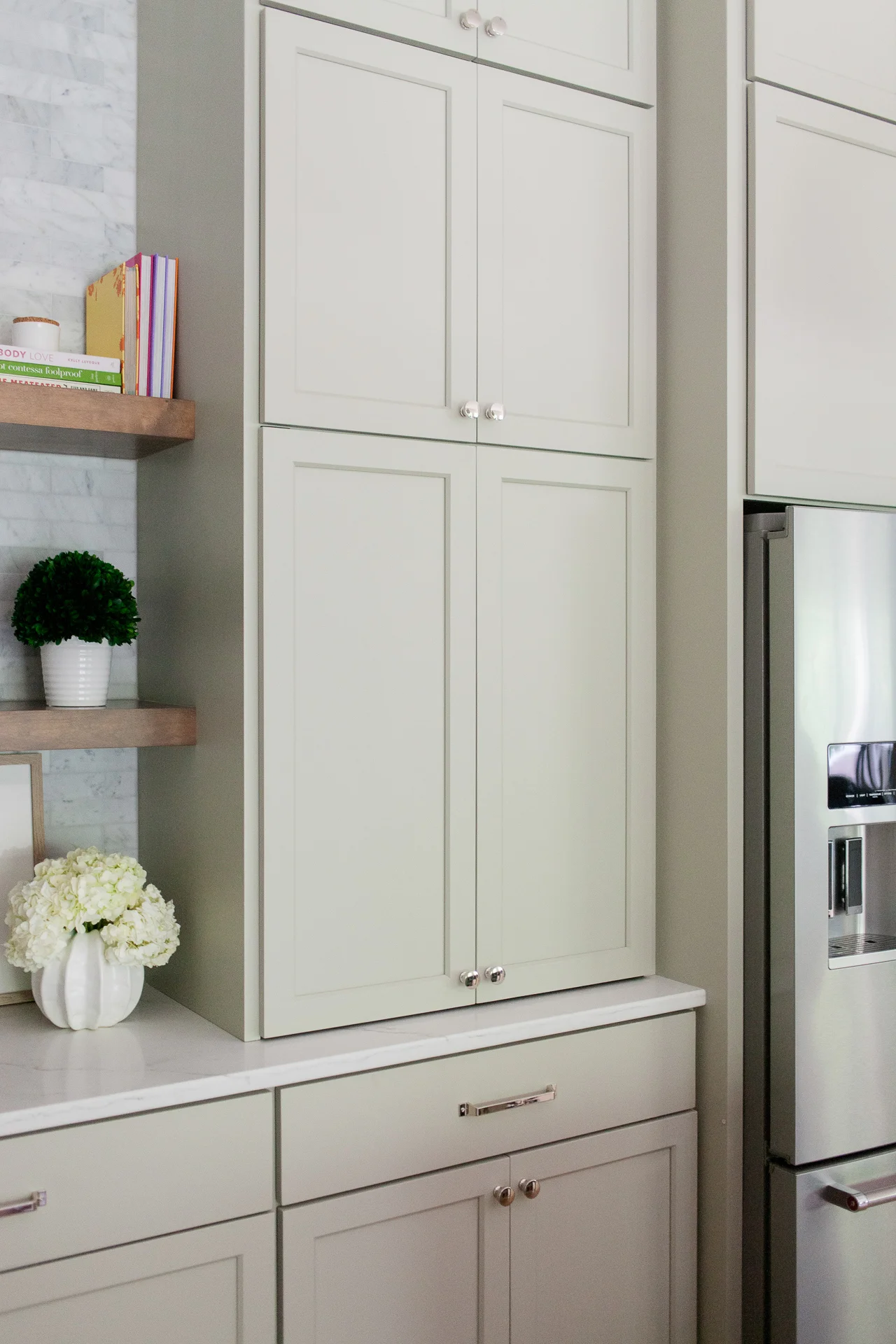 Hinkson-House-Home-Reveal-Scout-And-Nimble-Transistional-Kitchen-Low-Res_79.jpg