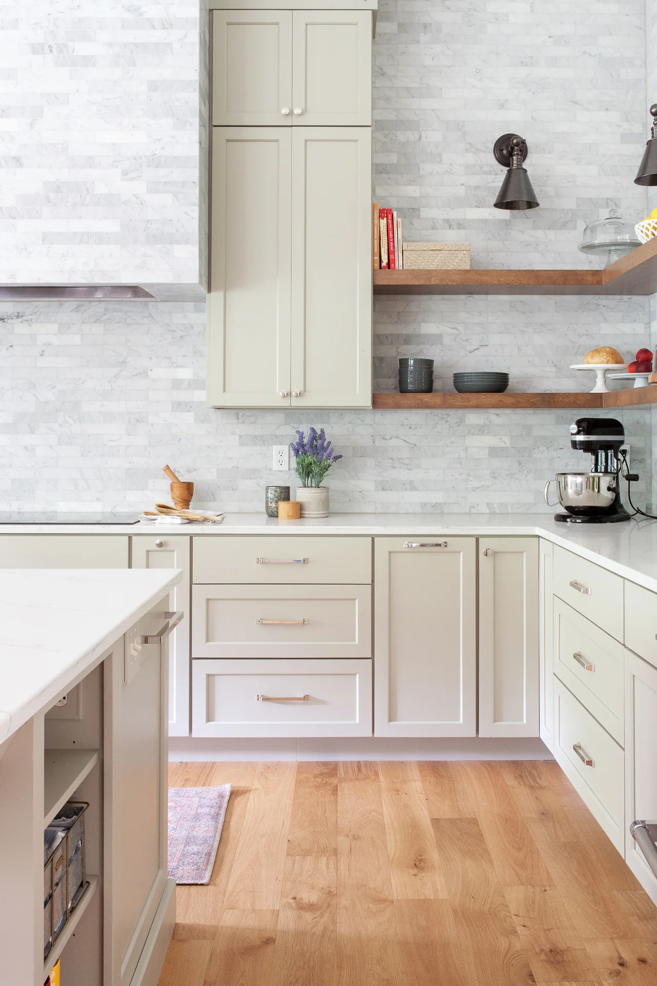 Hinkson-House-Home-Reveal-Scout-And-Nimble-Transistional-Kitchen-Low-Res_84.jpg