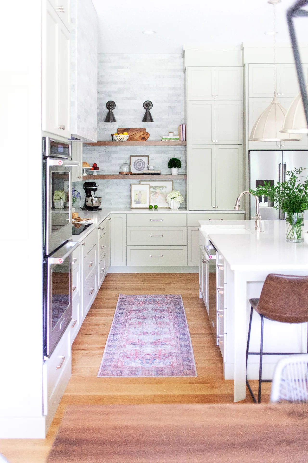 Hinkson-House-Home-Reveal-Scout-And-Nimble-Transistional-Kitchen-Low-Res_94.jpg