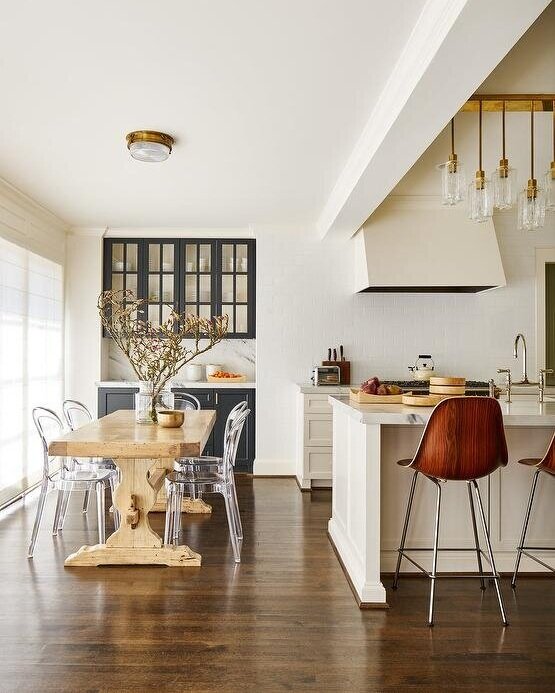Maple dining table | Design by Carrie Hatfield Interior Design |Photography by Stephen Karlisch
