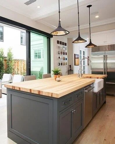 Maple butcher block counter | Design by Brandon Architects | Photography by Darlene Halaby