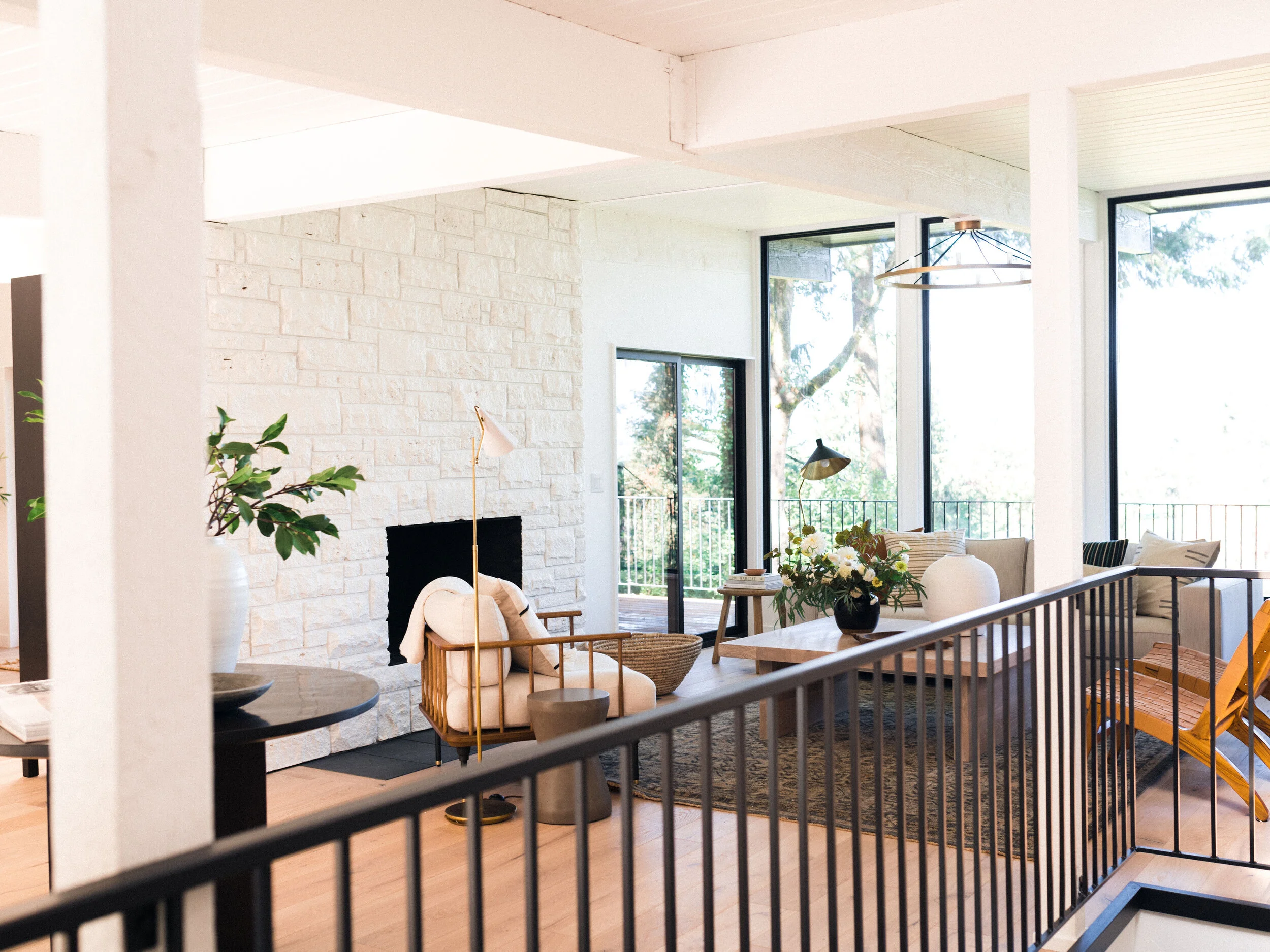 The Baxter Project, nestled in the Pacific Northwest, is surrounded by beautiful, lush greenery. The huge windows help to bring that beauty inside.