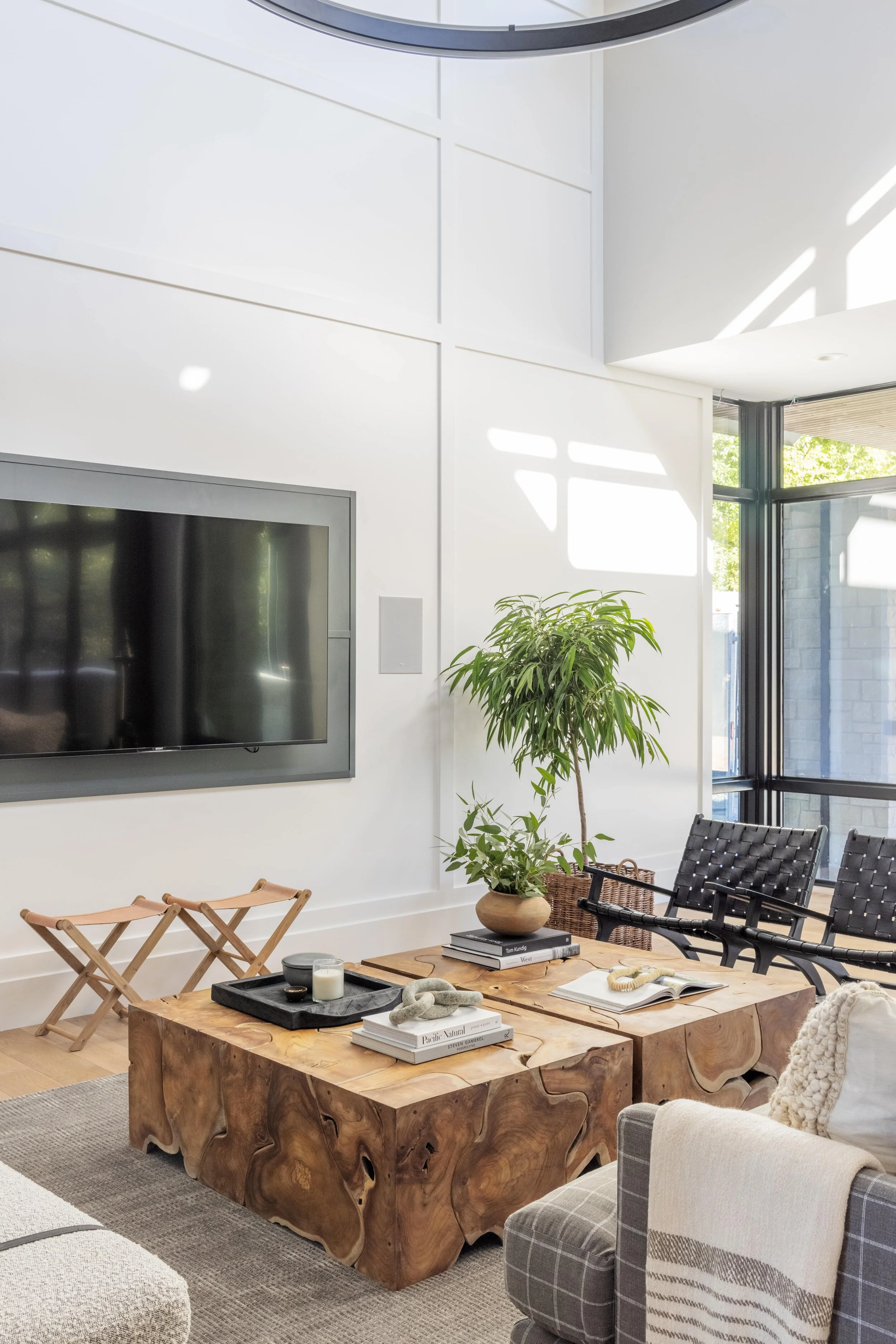 5 Tips for Decorating a Coffee Table