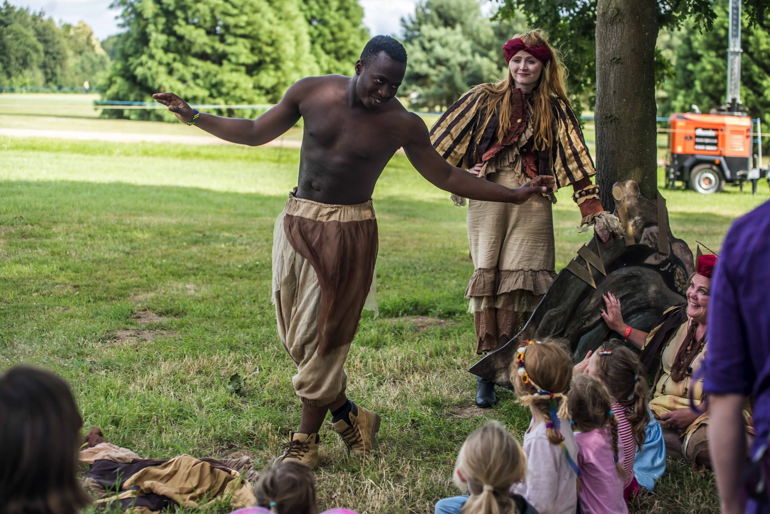 SFS Folk By The Oak58881.JPG