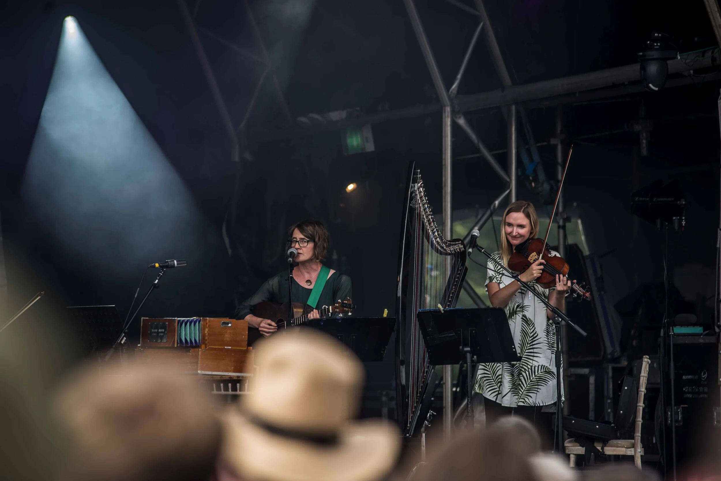 SFS Folk By The Oak58898.JPG