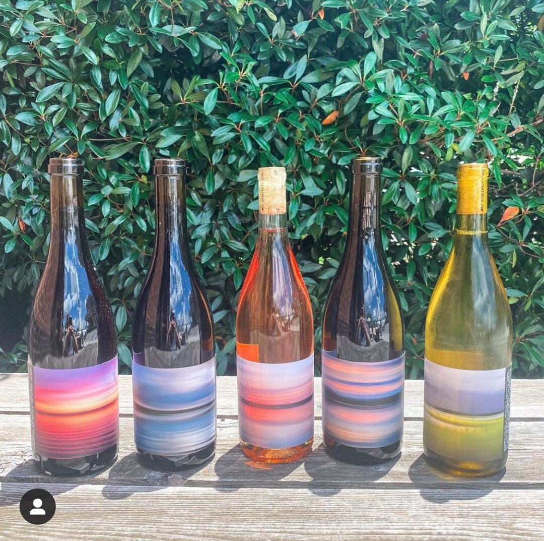 #repost from @gourmadekitchen 

Cheers to a long holiday weekend! ✨ 

#timeplacewineco #singlevineyard #4thofjuly #holidayweekend #lodi #lodiwines #lodirules @jamey_whetstone #californiawines #cheers