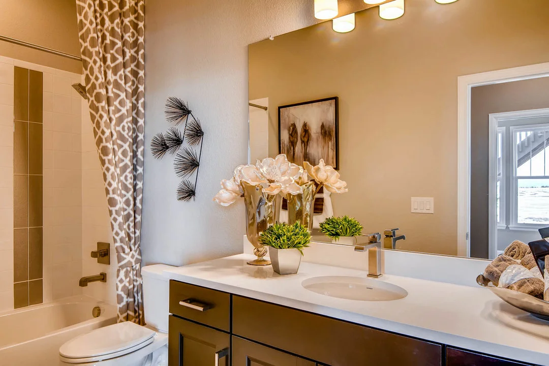 Hanstone Quartz in Aurora Snow