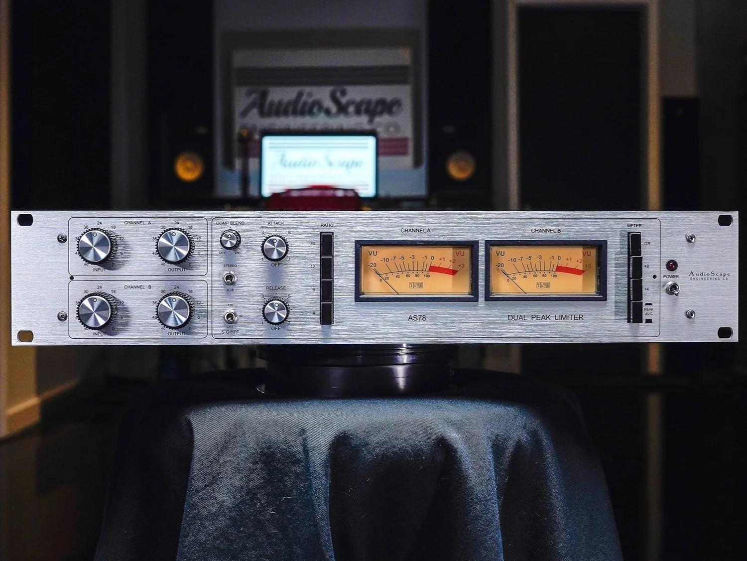 Préampli Studio À Lampe / Equalizer/ Compressor BOOST PEC28