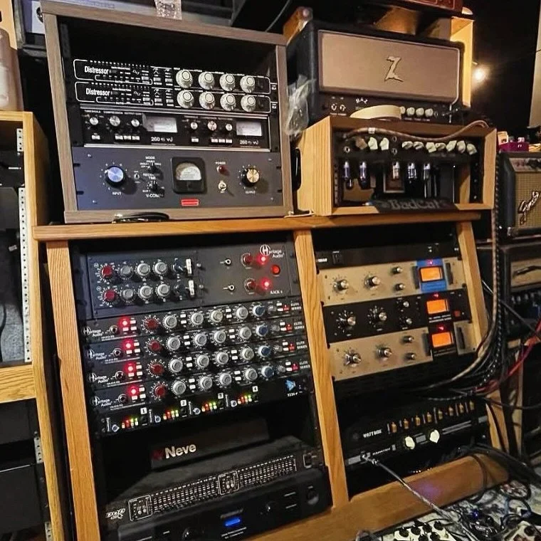 We&rsquo;ve added more to the Black Friday lineup. Go to the website to check it out 🤫

Photo courtesy of @twoworldsrecording 
Two Worlds owner, Billy Mannino, is a multi-instrumentalist producer, mixer, songwriter and collaborator. He&rsquo;s spent