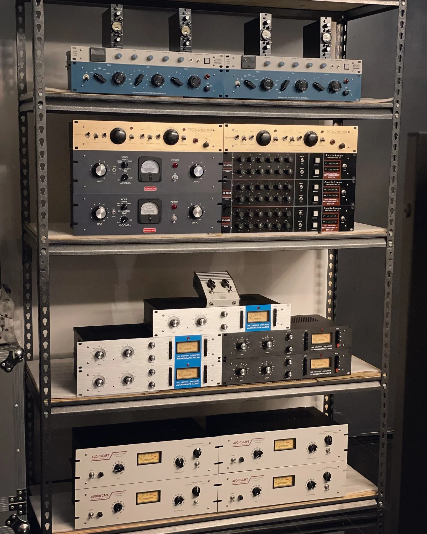 📣 BLACK FRIDAY IS HERE!!!
And to celebrate every AudioScape product is on SALE!
This includes deep savings on individual products, Hardware bundles and plugins.
Certain items will drop off sale due to availability and parts supply (we are a boutique
