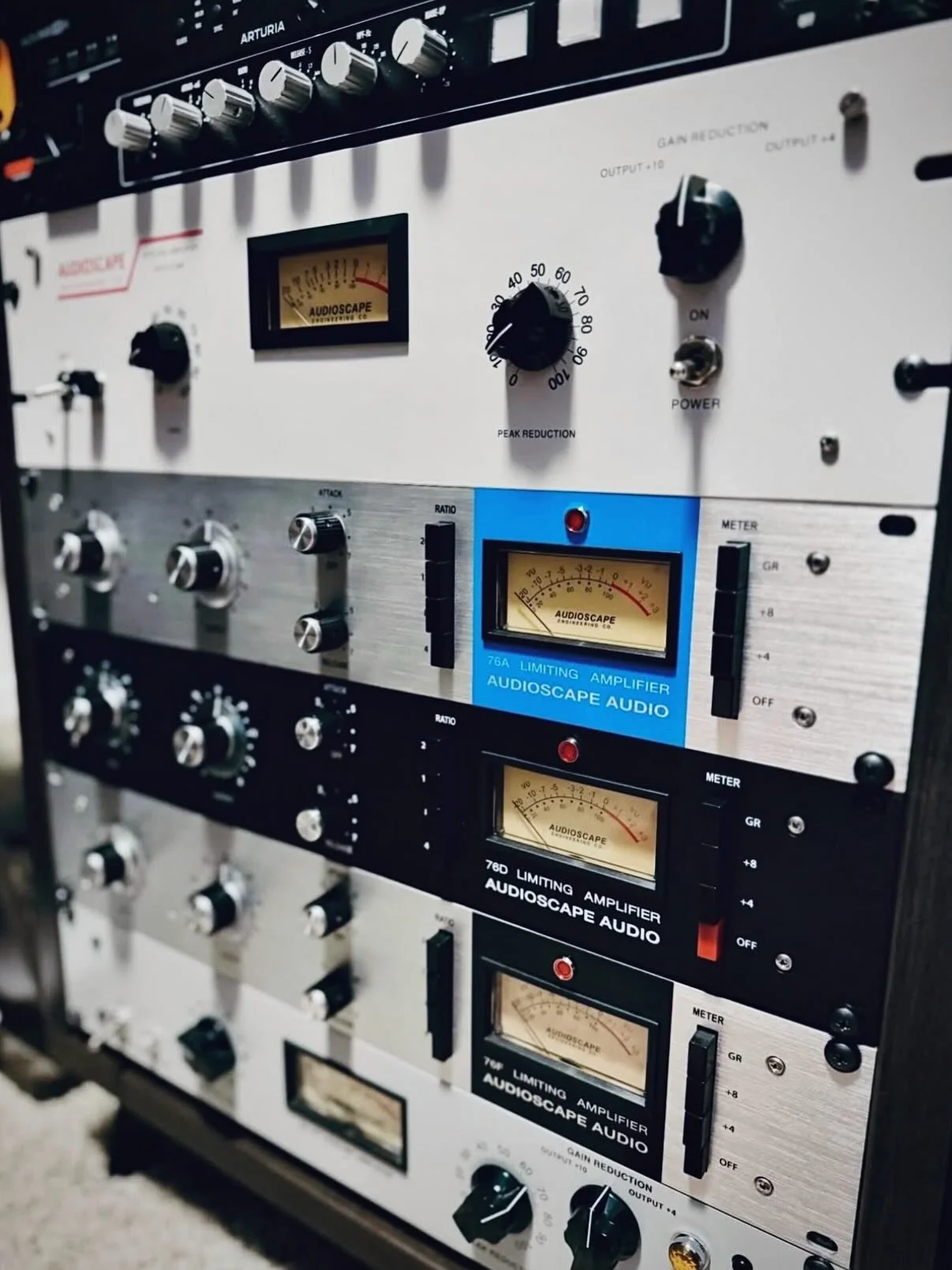 We have a little surprise for you 😎

As we continue our 10 days of 10 years anniversary celebration, today we&rsquo;ve got a couple awesome offers for you:

First, we&rsquo;re bringing back just a small handful of the Evergreen 76D &mdash; Our most 