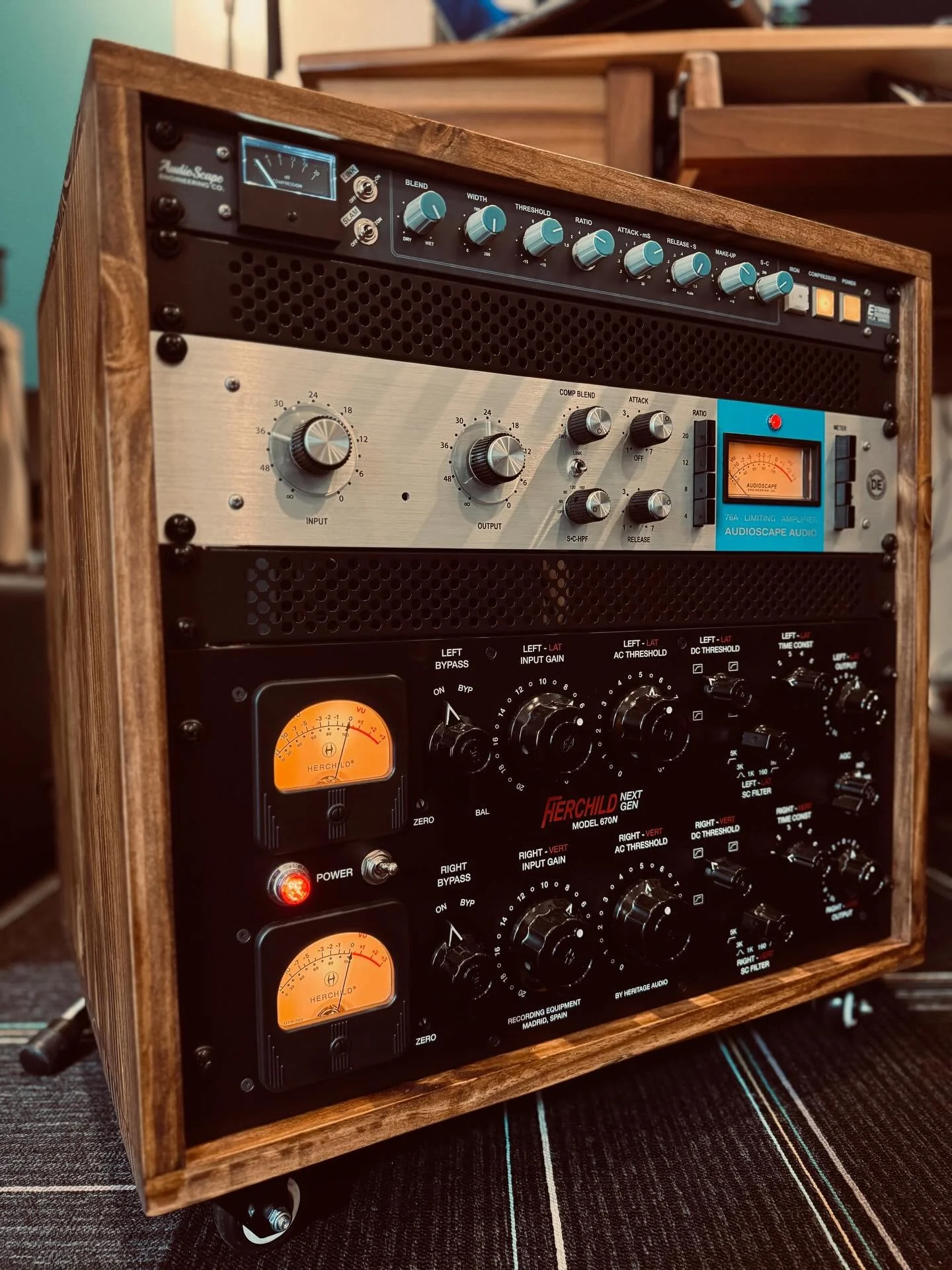 Here&rsquo;s some of our favorite photos this week, which is your favorite?

📸: @joebonnvi @foxrecordingstudios @crowwitchel 

(These could be you next time&hellip;)

#vintageaudio #studiosessions #recordingengineer #mixingandmastering #homestudio