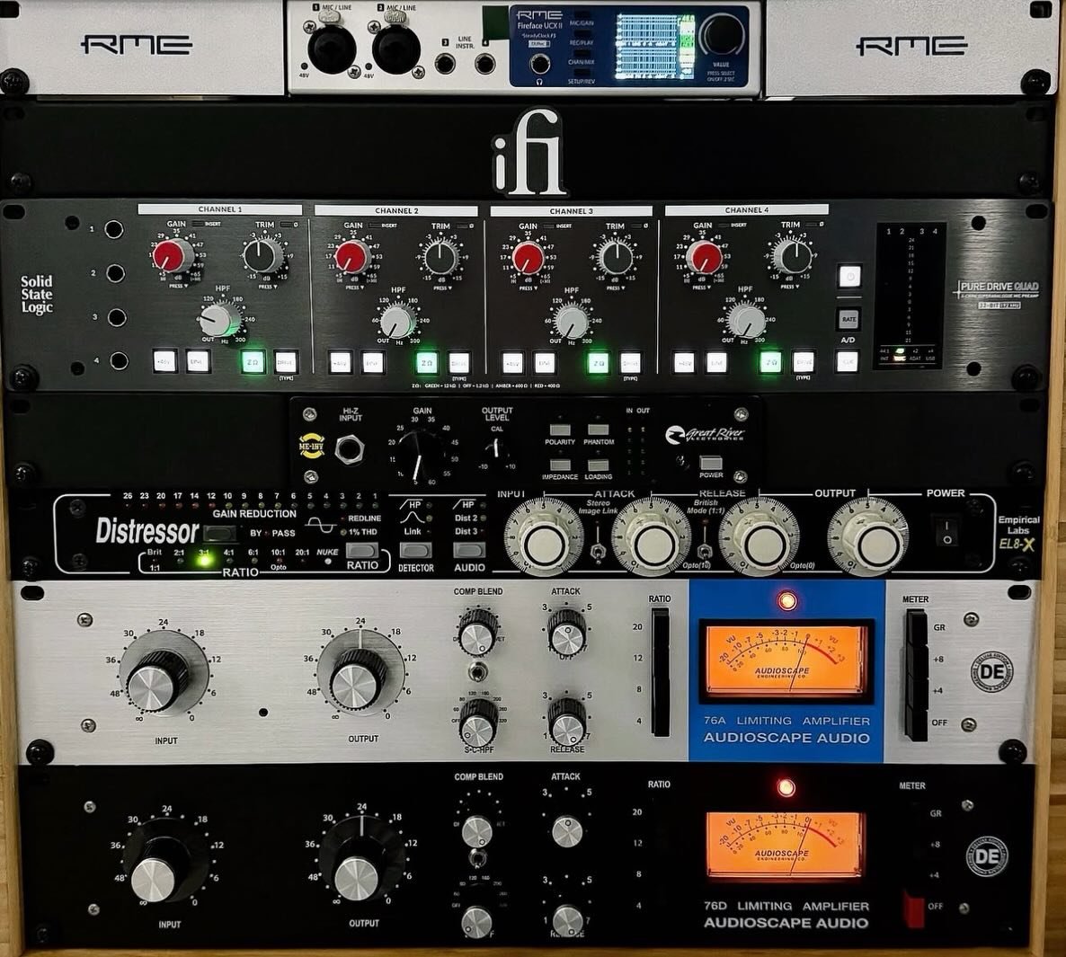 Happy 4/20 🪴

We have something special and green for you on our website :)

Photo 📸: Jonah Walton @sammieleemusic @joeymedeirosmusic

#vintageaudio #studiosession #recordingengineer #mixingandmastering #analoghardware