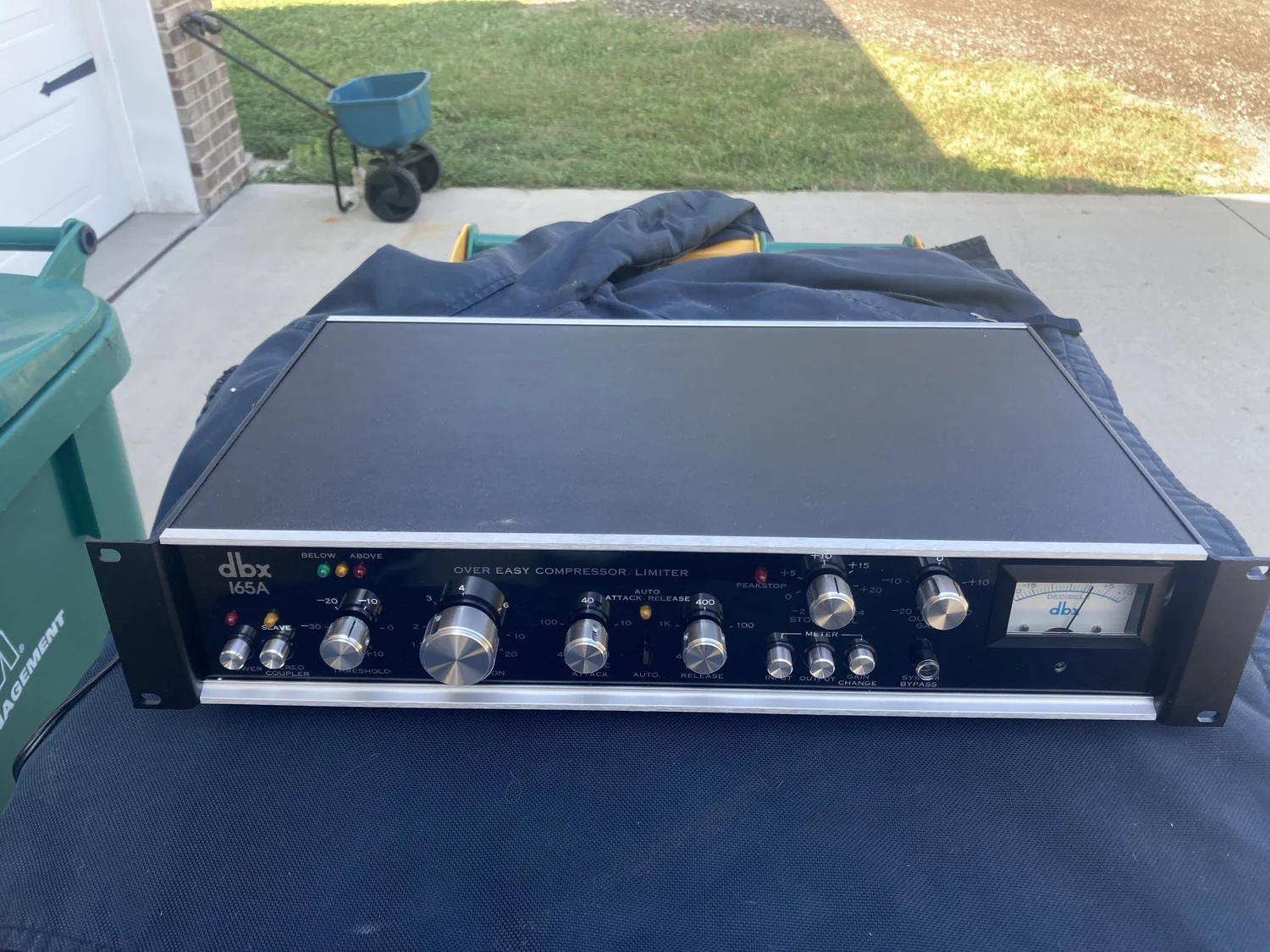 dbx 165A コンプレッサー dbx 165A Over Easy Compressor / Limiter — Vintage Pro Audio