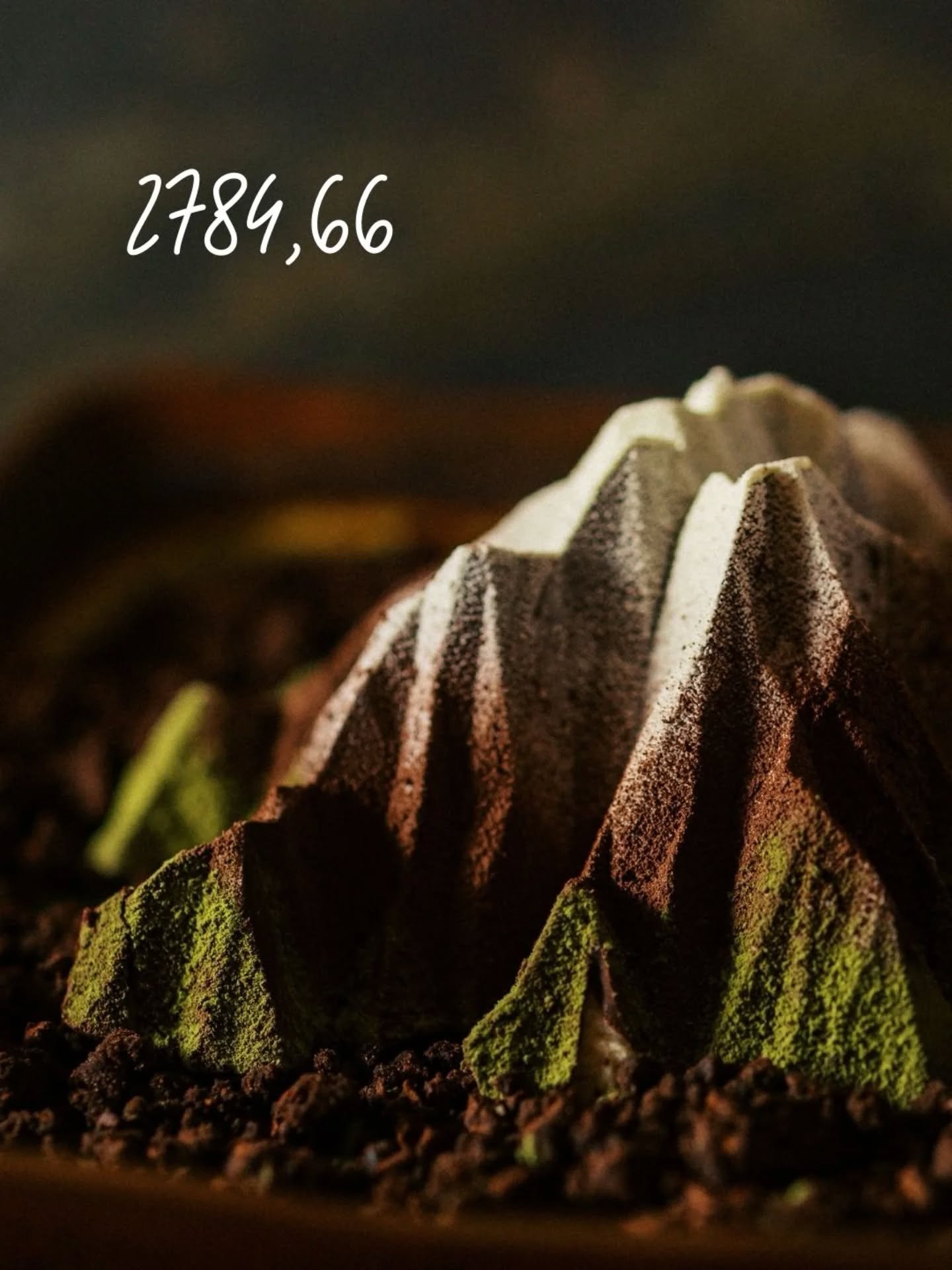 Le Canigou ! R&eacute;cemment, j'ai eu la chance de go&ucirc;ter le merveilleux dessert de Julien Blaya, le chef de @la_senyera, v&eacute;ritable hommage &agrave; notre montagne sacr&eacute;e ! Alors &ccedil;a m'a donn&eacute; envie de lui rendre hom