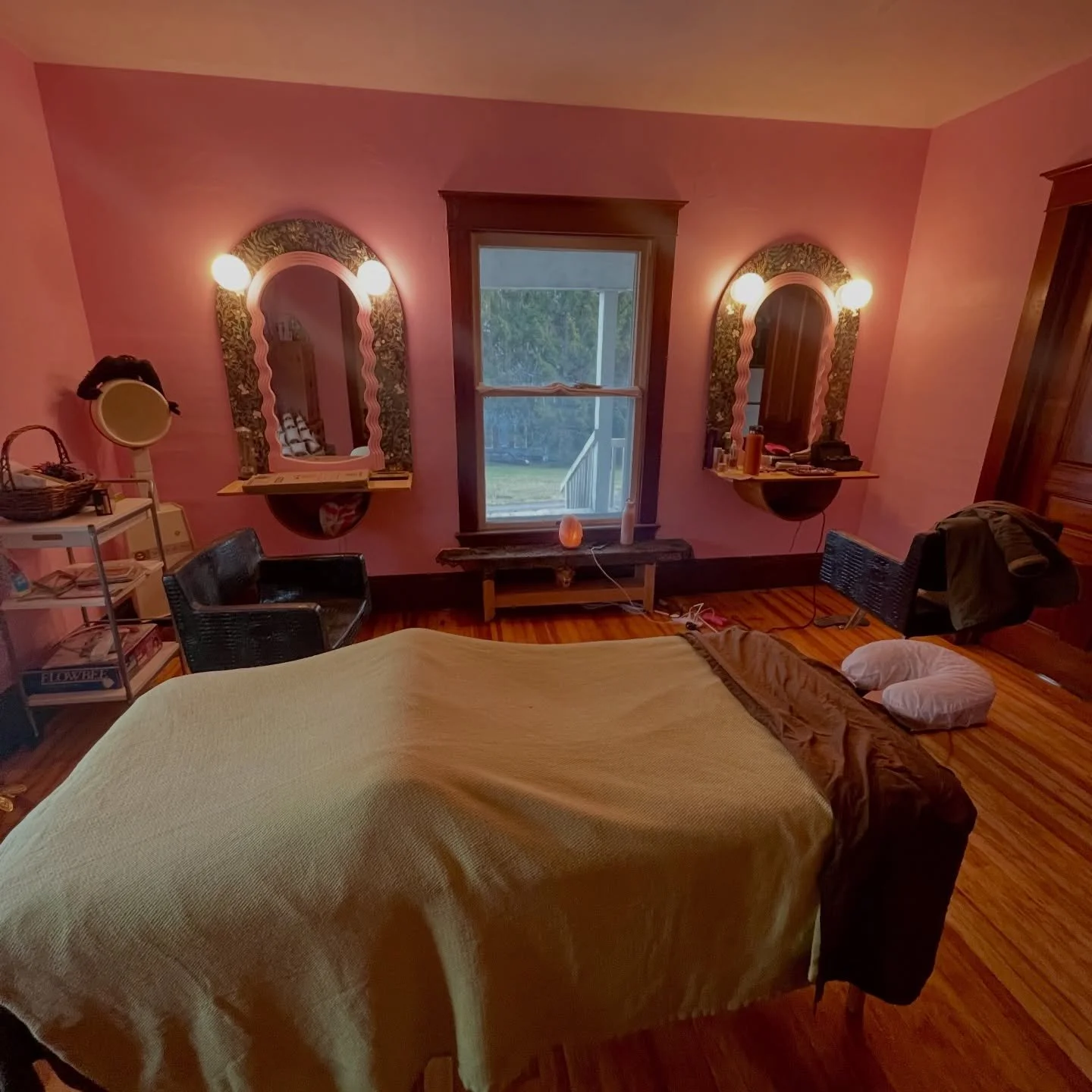 It was so nice doing a massage trade with @shannondoesmyhair during my weekend in Upstate NY! 💖 I feel so lucky to be able to travel with my work!