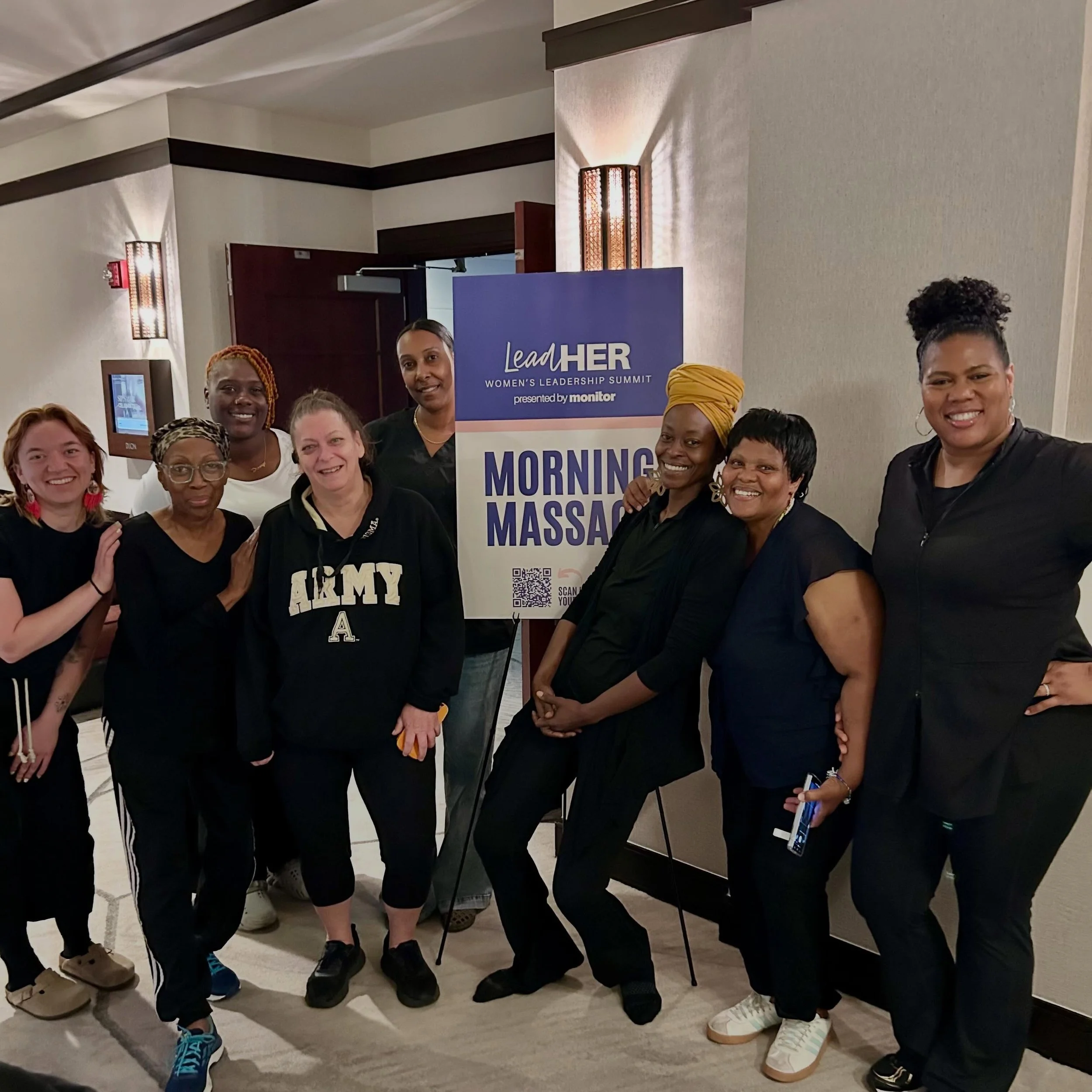 I always love seeing the chair massage crew! 🌞 Being a massage therapist can feel a bit lonely sometimes, on your own little island. Chair massage is a nice way to mix things up and connect with other therapists!