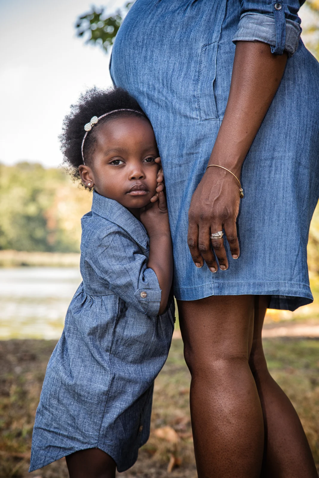 Leaning on mommys belly_prospect park.jpg