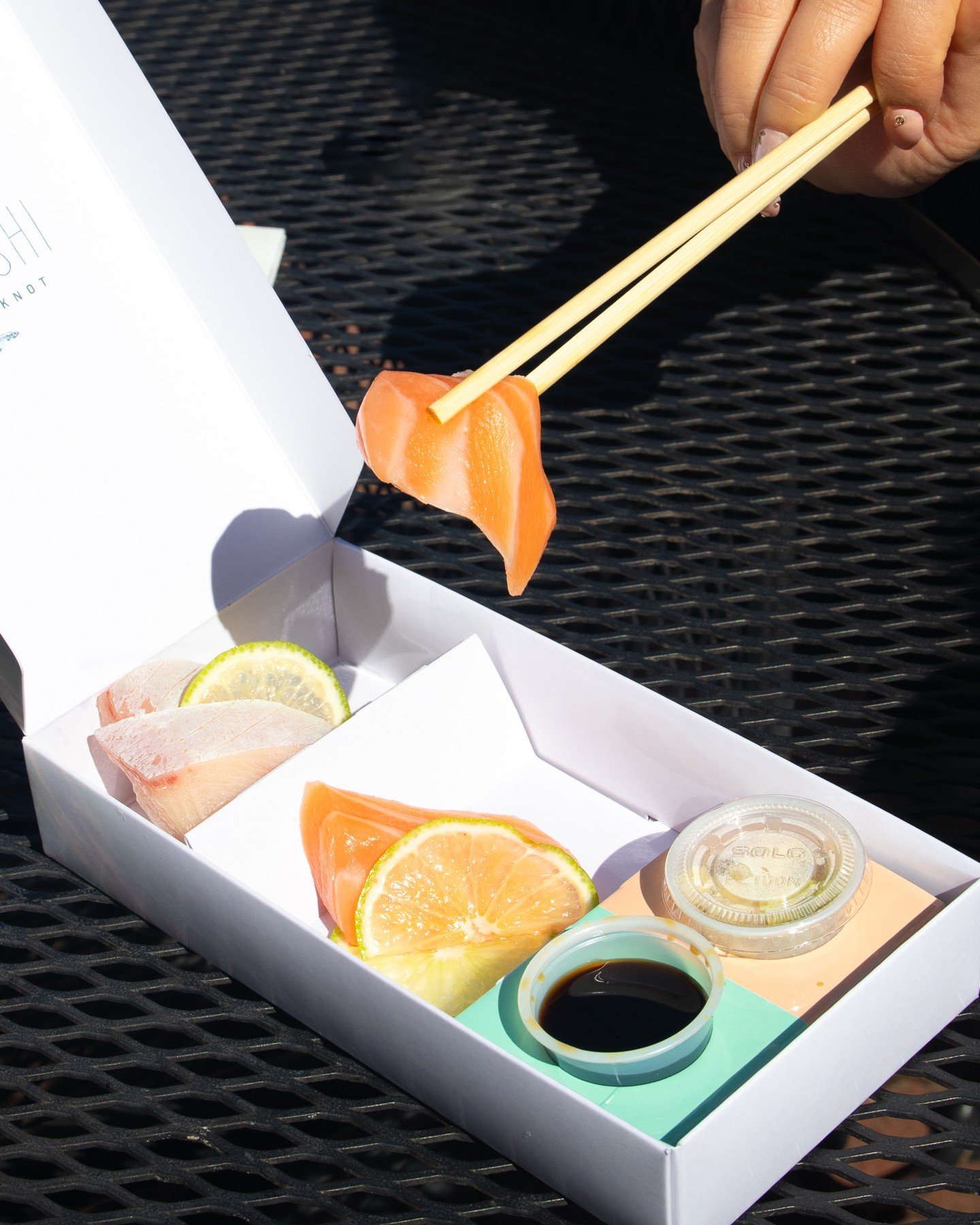 Sashimi on a humid day = instant refresh 🍣🥢⁠
⁠
#DKSushi #SchulsonCollective #phillysushi #sushidelivery #sushilover #sushibox #sashimi