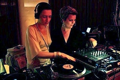 &bull;Inglourious Basterds&bull;
Filmpremierenparty in Berlin 2009

#quentintarantino #inglouriousbasterds #berlin #premierenparty #djduo #femaledj #vinyldj #throwback #berlindj #frauen #womenandmusic #djgig #filmpremiere