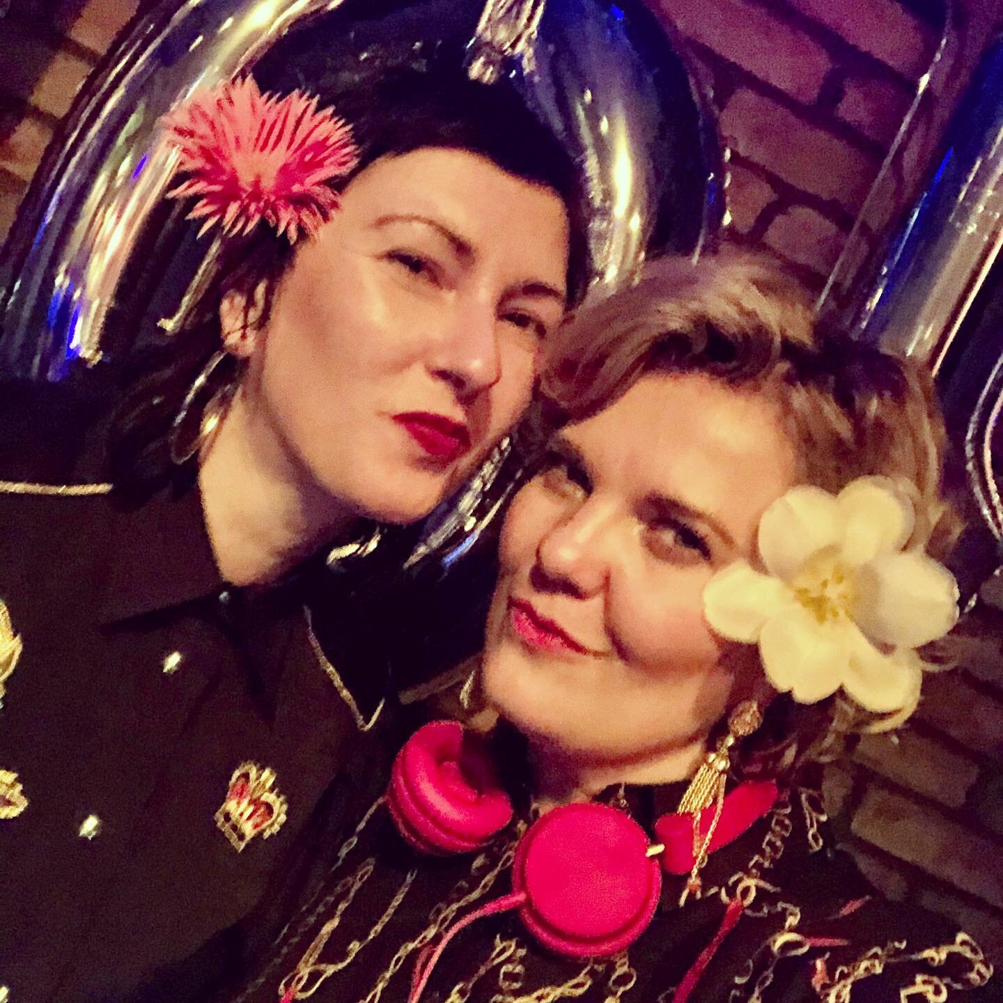 hey peeps, you can see ... our first &bdquo;berlinale&ldquo; dj gig was very flowery🌺🌸🌼🌻... the week will be very exciting ... stay tuned😉😊✨🥂🎧🎼...music for @idmfilmfunding ❣️
.
.
.
#berlinale #berlinale2020 #idmfilmfunding #dreamteam #djlove