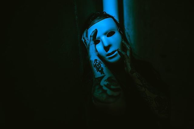 When darkness falls.
Model: @evoissues .
.
.
.
.
.
.
#canon #photography #photographer #minkiewiczphoto blue #darkness falls #mask #scary #creepy #horror #watchit #halloween #cold