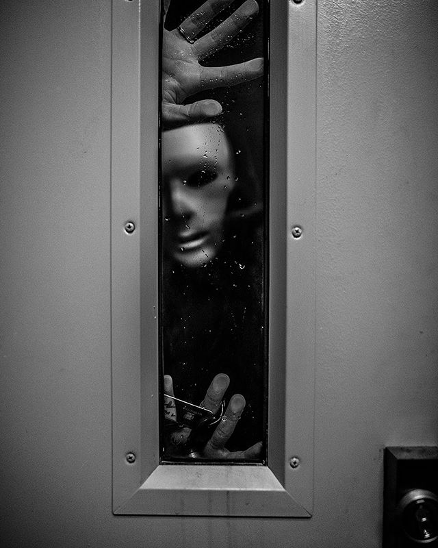 Are you scared?
Model: @evoissues .
.
.
.
.
.
.
#canon #minkiewiczphoto #photography #photographer #scary #spooky #creepy #horror #breakin #watched #bw #blackandwhite #bwphotography #grain #texture #spooky