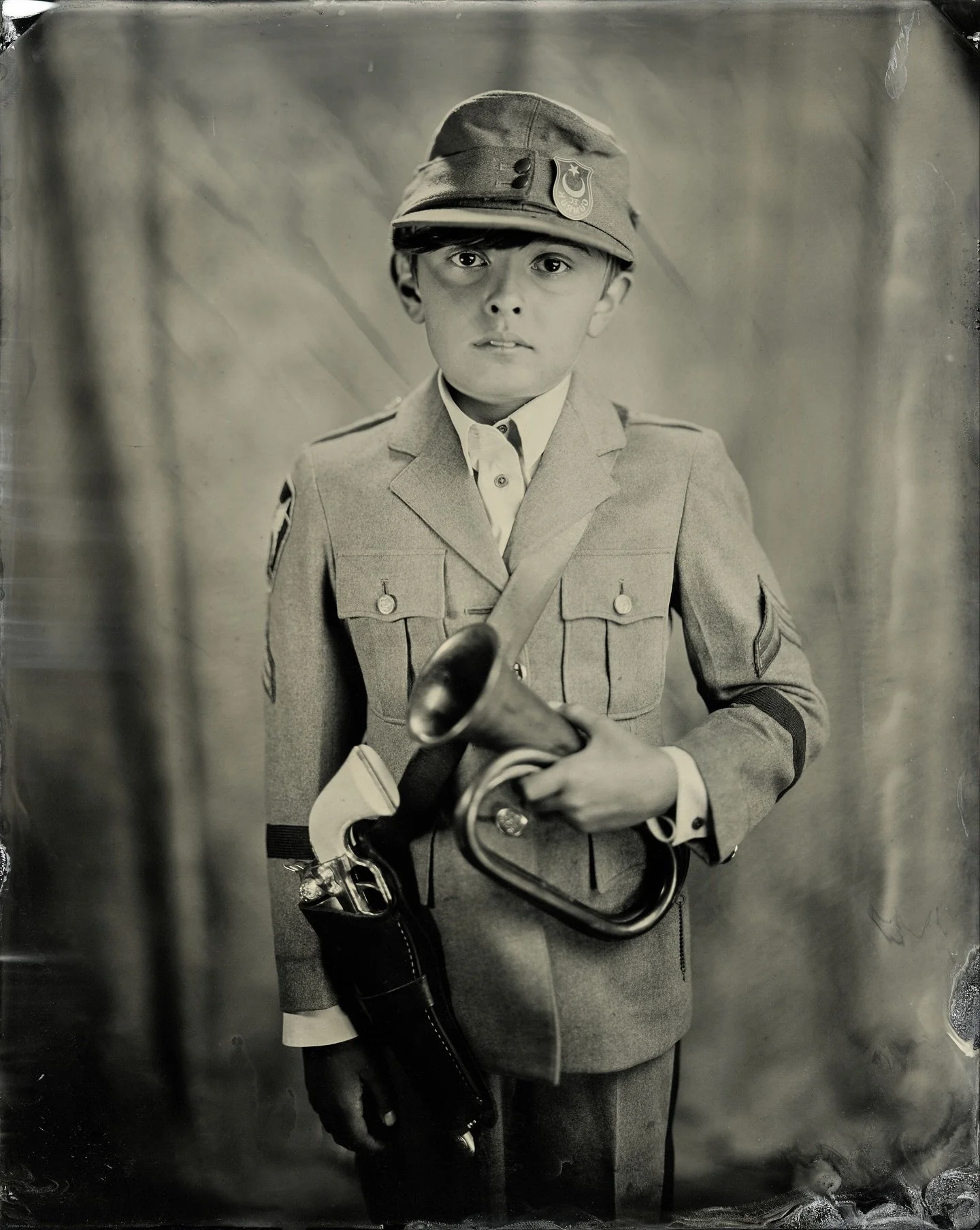 @verde_school_rd has been collecting all kinds of amazing things over the years, and one of them was this vintage school uniform he’s been holding onto for a while. Last week, his family came to the studio, both  his son and him where excited t