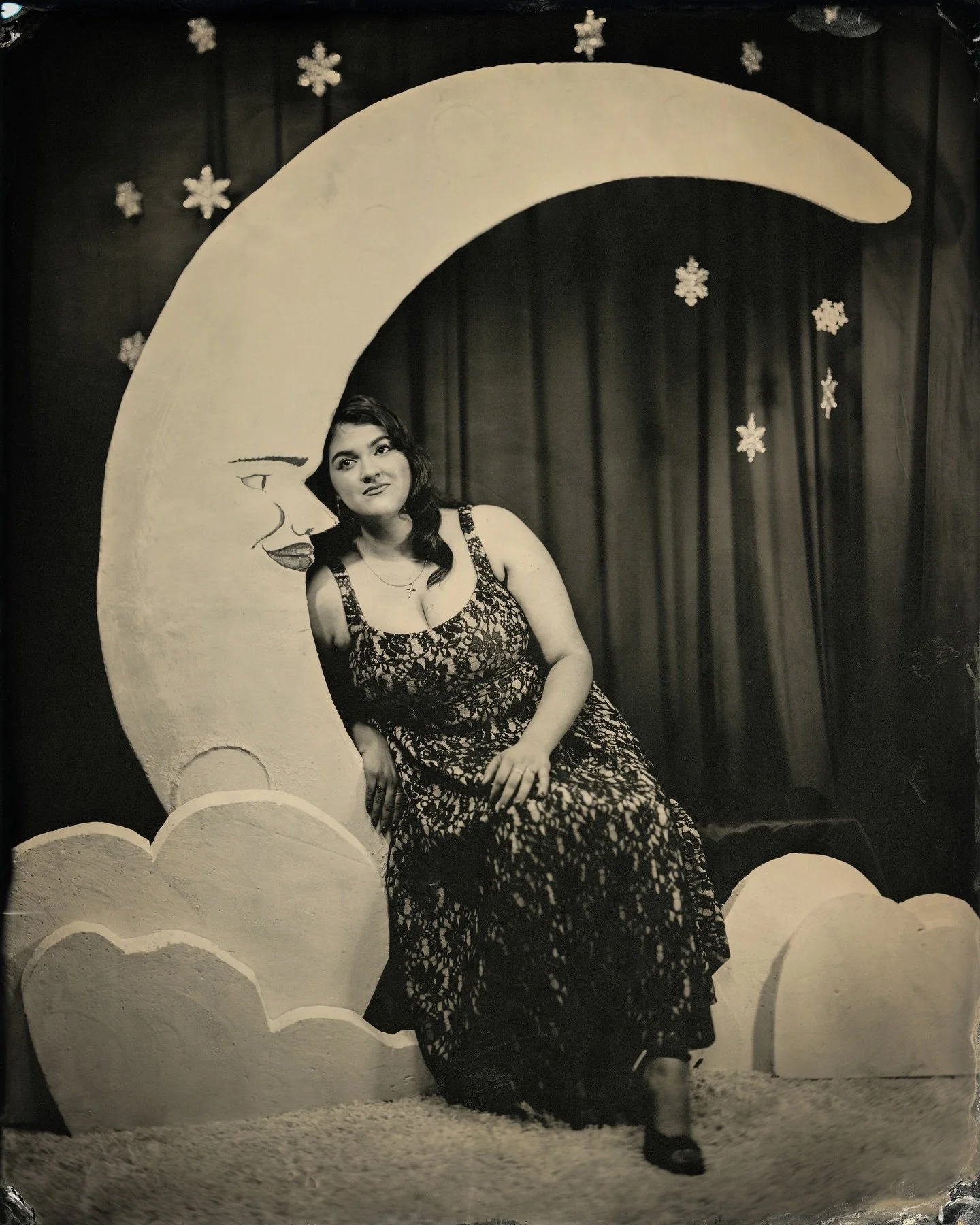 This portrait was taken as a way to celebrate their birthday, and honestly, I love that idea.
A quiet moment on the Paper Moon to mark another year, something I also do for myself every birthday.
Simple, personal, and a beautiful way to hold time sti