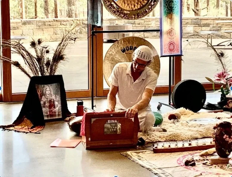 Origins in Frequency - Sound Healing Training 
with Kevin Kraft

Discover the magic of crystal singing bowls, dive deep into the practice of Gongs, play the Harmonium and use your own voice to create healing spaces: Origins of Frequency is a comprehe