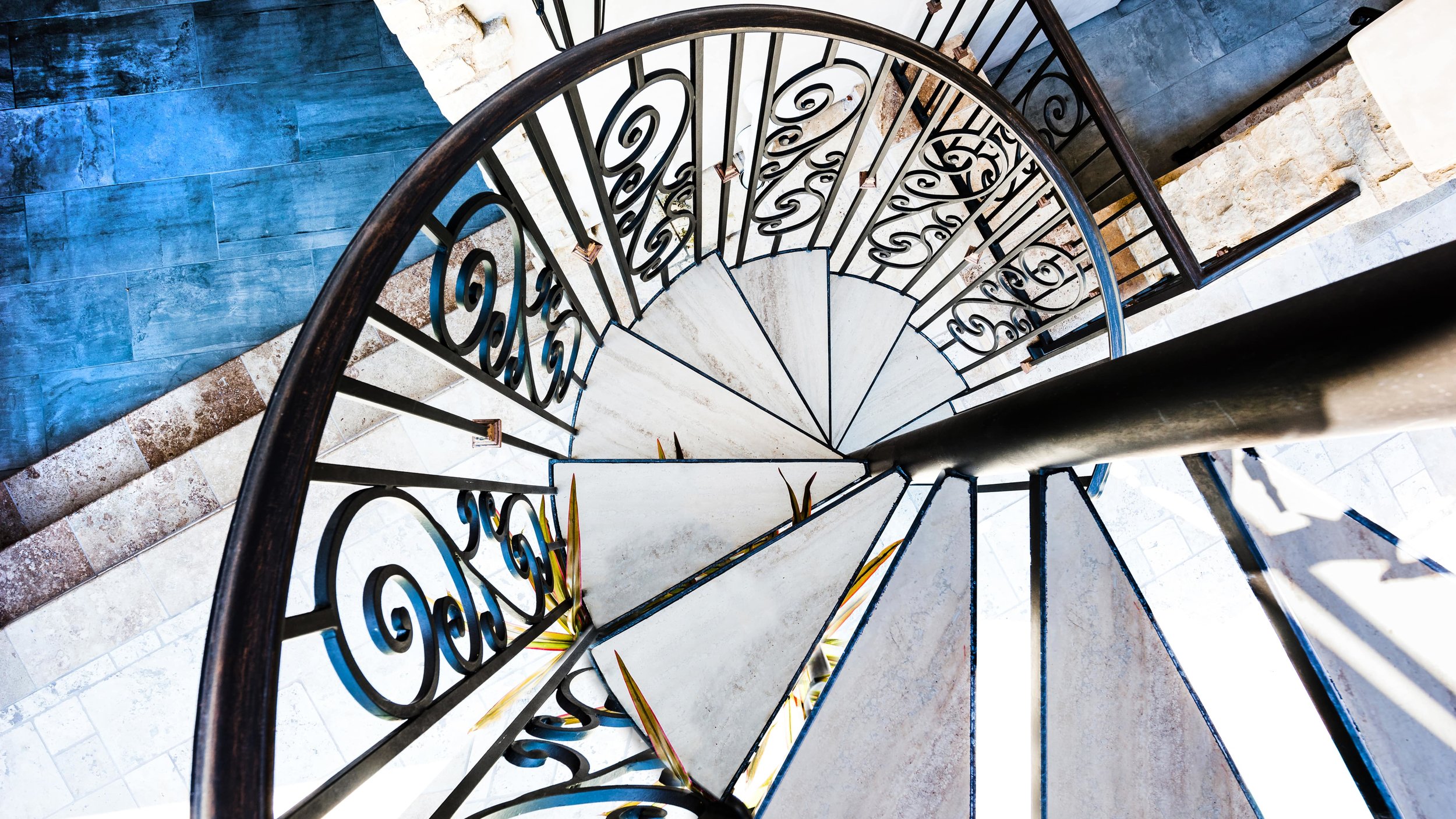 NADDOUR'S CUSTOM METALWORKS SPIRAL STAIRCASE & STRINGERS-min.jpg